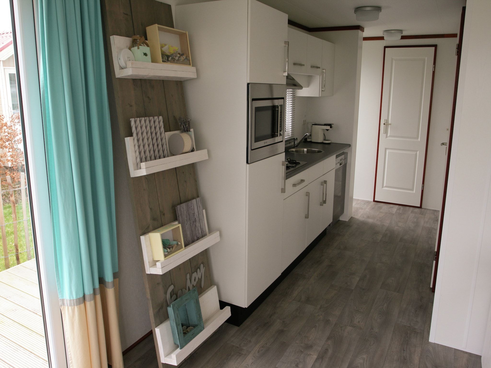De keuken van Recreatiepark Wiringherlant - Wiringher Chalet 10 in Hippolytushoef