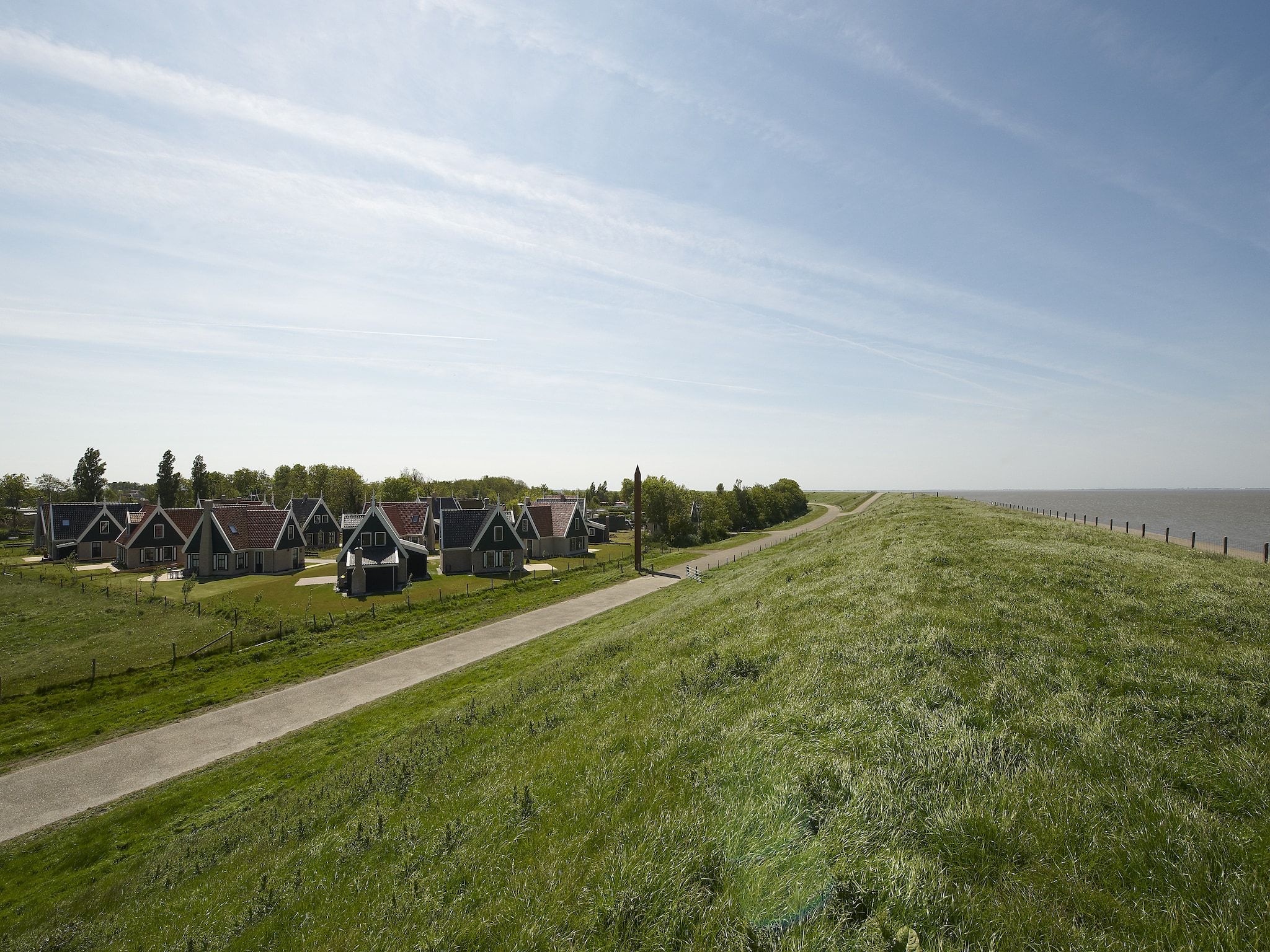 De buitenkant van Recreatiepark Wiringherlant - Wiringher Chalet 10 in Hippolytushoef