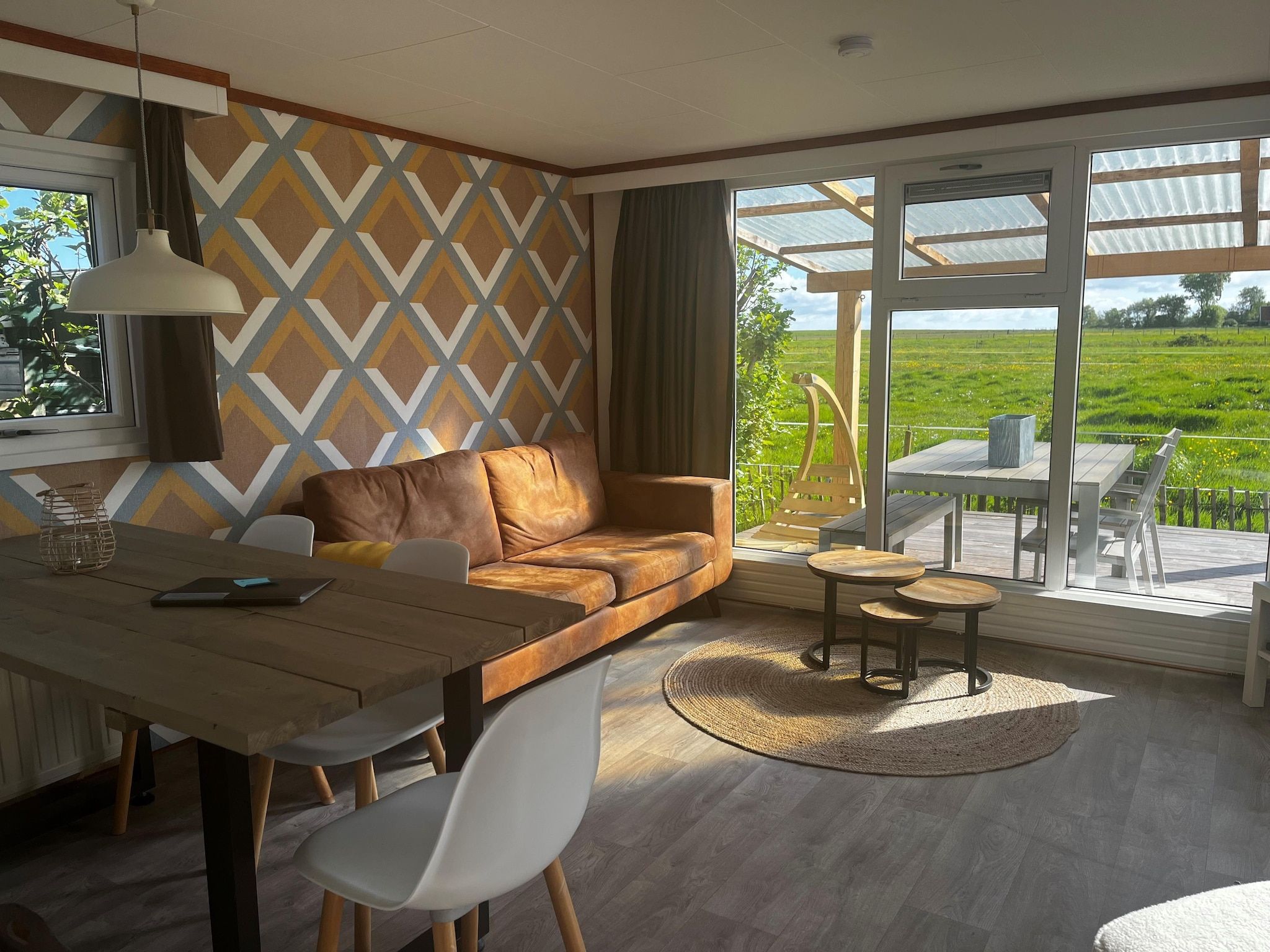 De woonkamer van Recreatiepark Wiringherlant - Wiringher Chalet 10 in Hippolytushoef