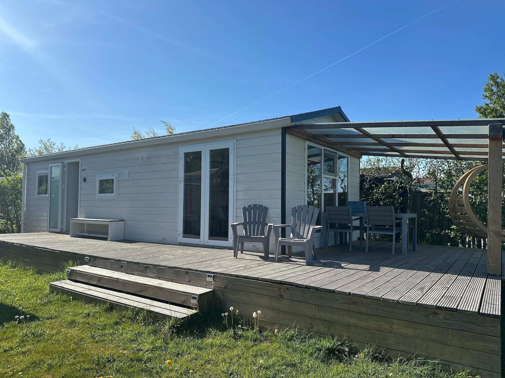 De buitenkant van Recreatiepark Wiringherlant - Wiringher Chalet 10 in Hippolytushoef