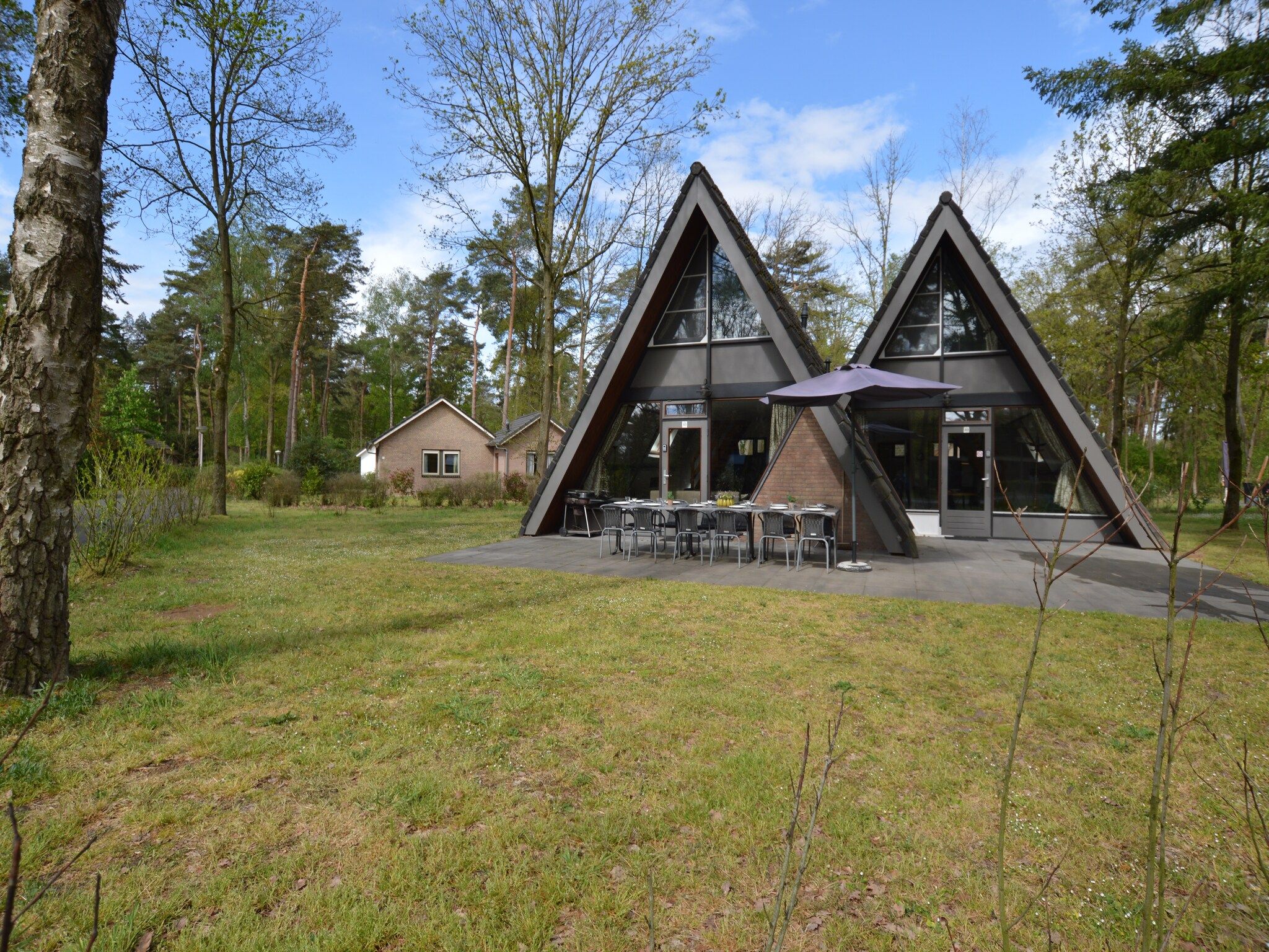 De buitenkant van Bungalows 48 en 49 in Stramproy