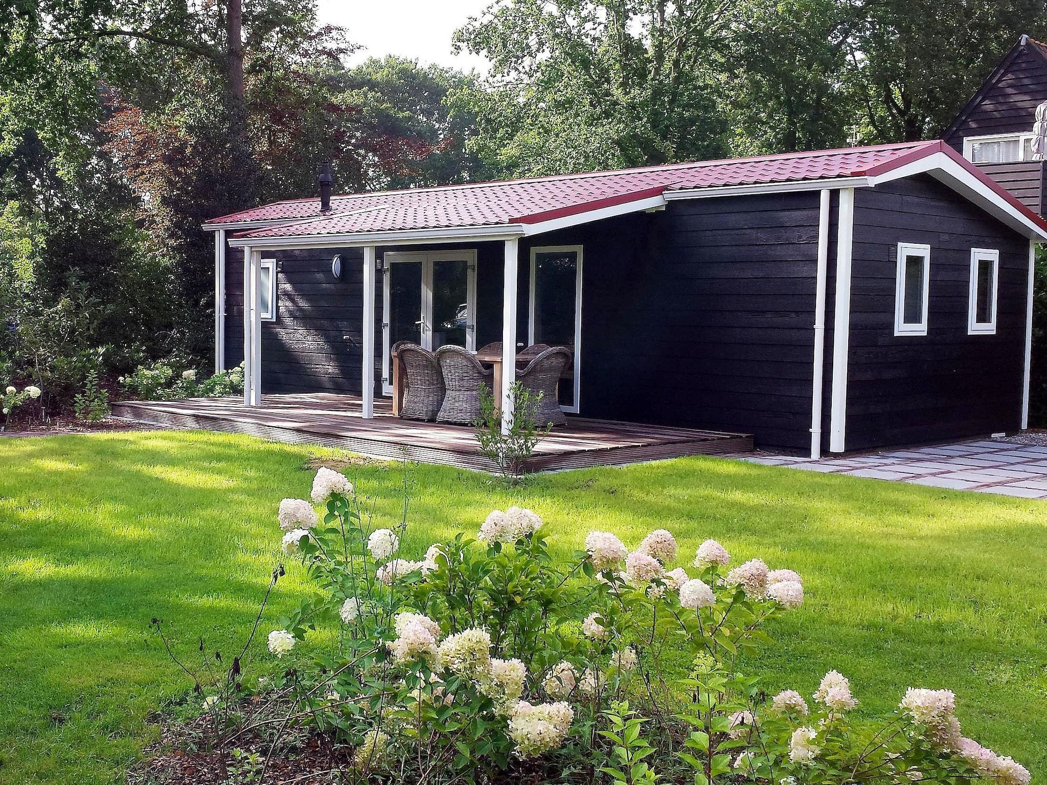 De buitenkant van Vakantiepark de Tabaksschuur 2 in Elst