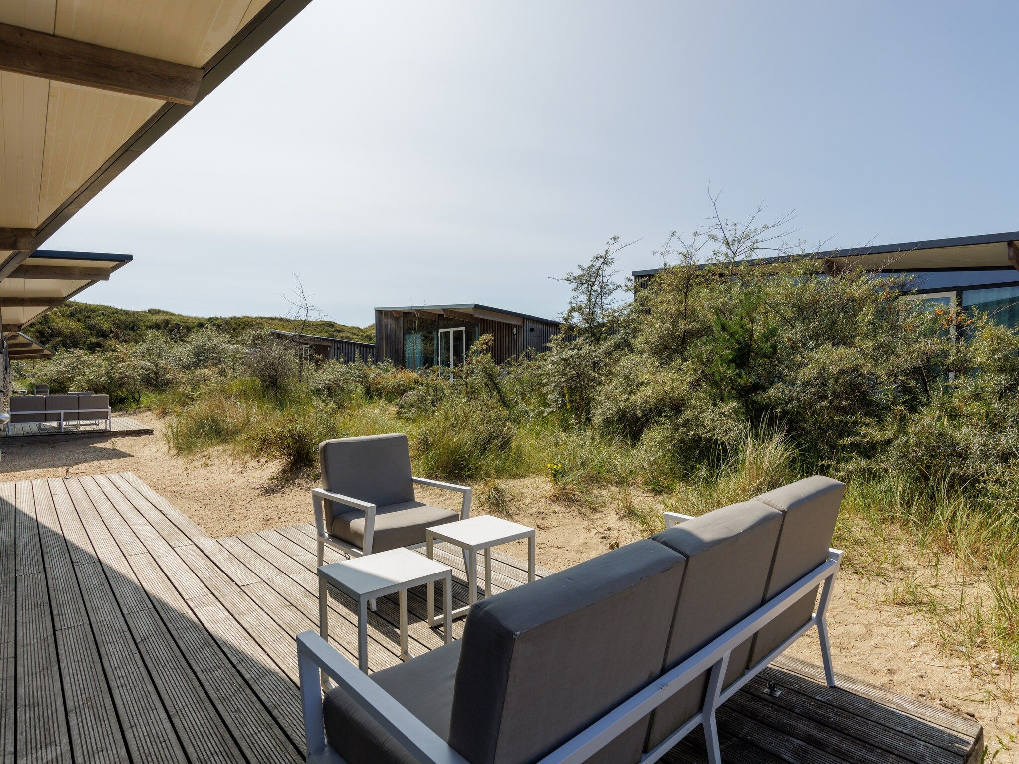 Het terras van Sea Lodges Bloemendaal 1 in Bloemendaal