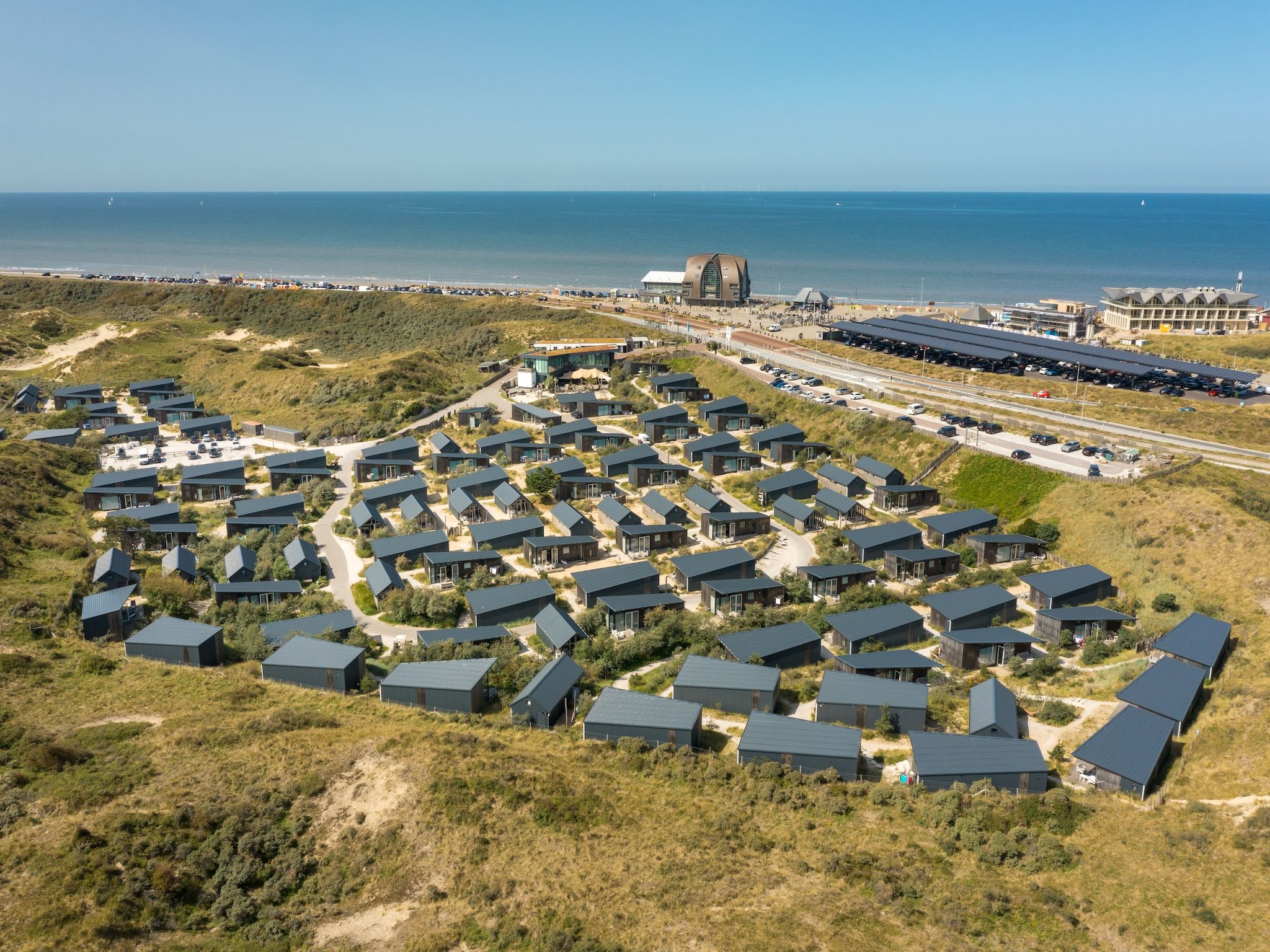 De buitenkant van Sea Lodges Bloemendaal 1 in Bloemendaal