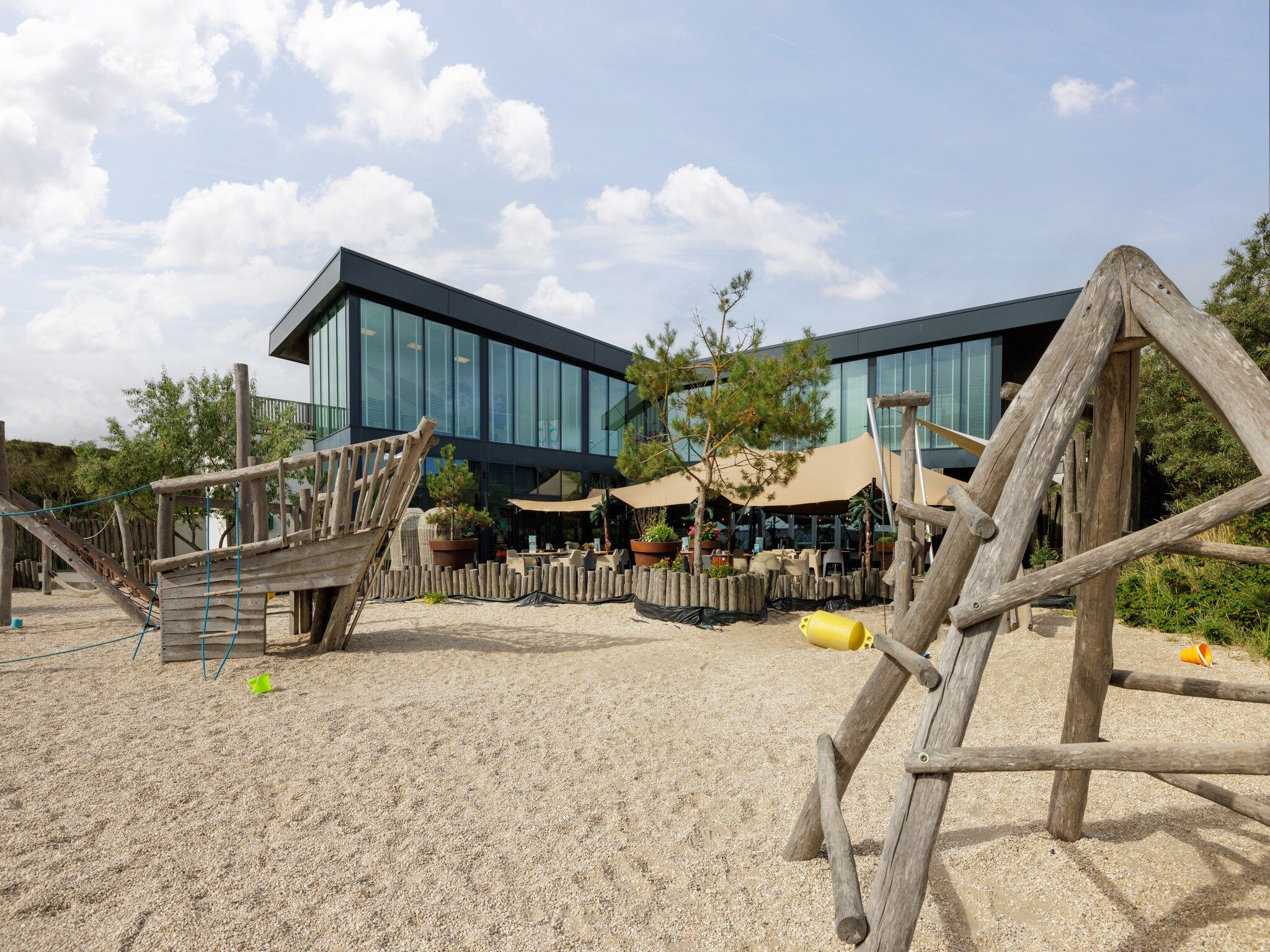 Parkfaciliteiten bij Sea Lodges Bloemendaal 1 in Bloemendaal