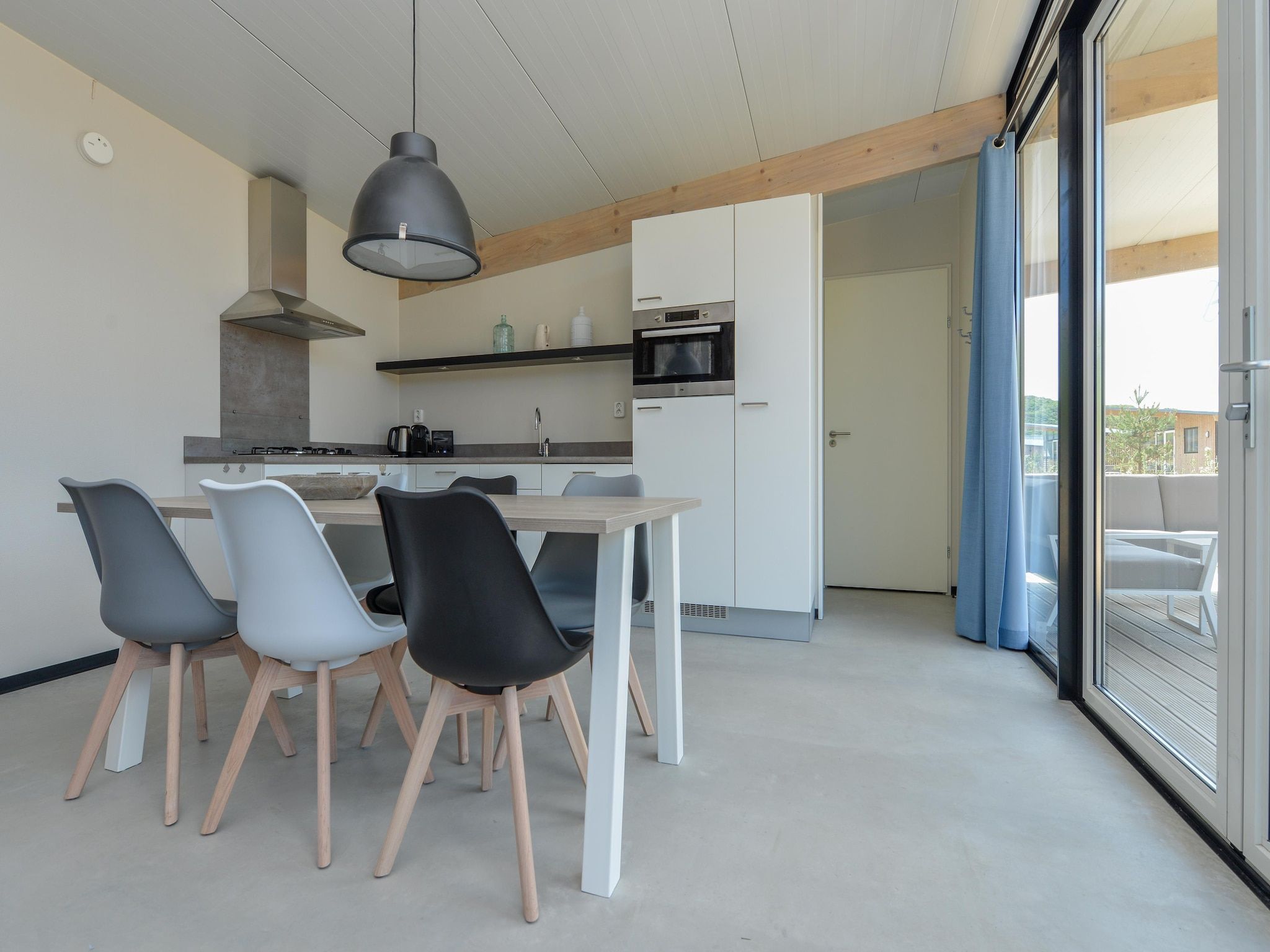 De woonkamer van Sea Lodges Bloemendaal 5 in Bloemendaal