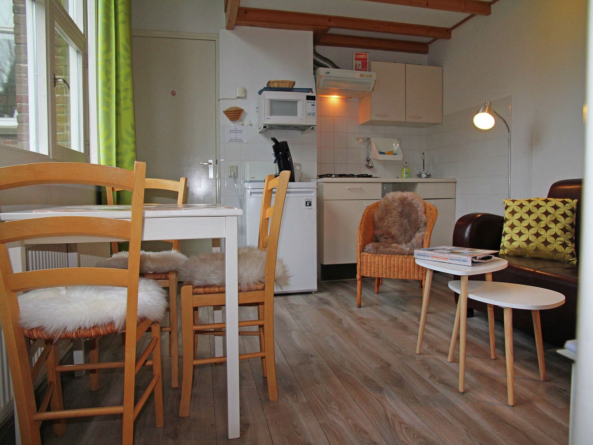 De woonkamer van Huize Glory Citrien in Bergen aan zee
