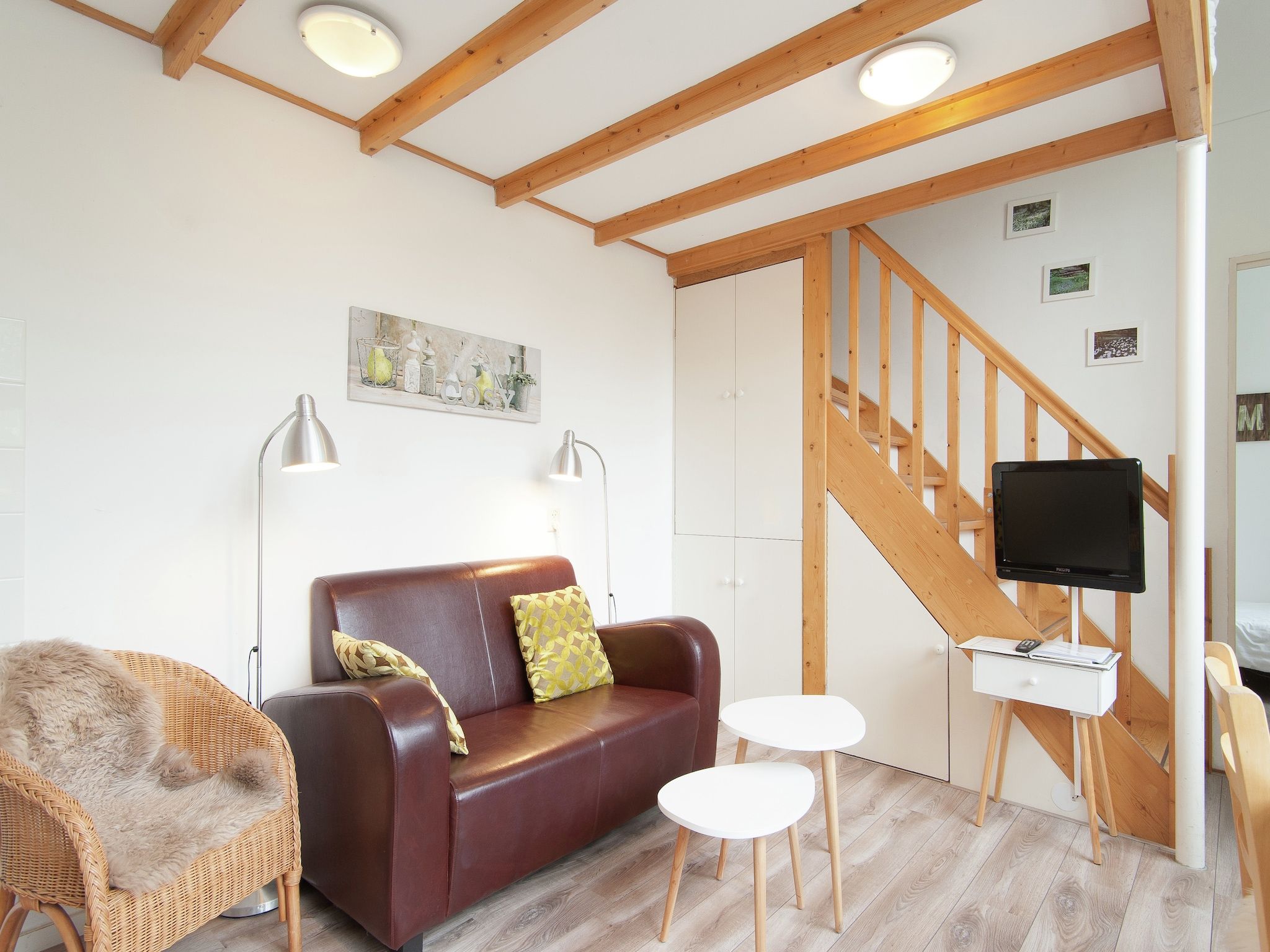 De woonkamer van Huize Glory Citrien in Bergen aan zee