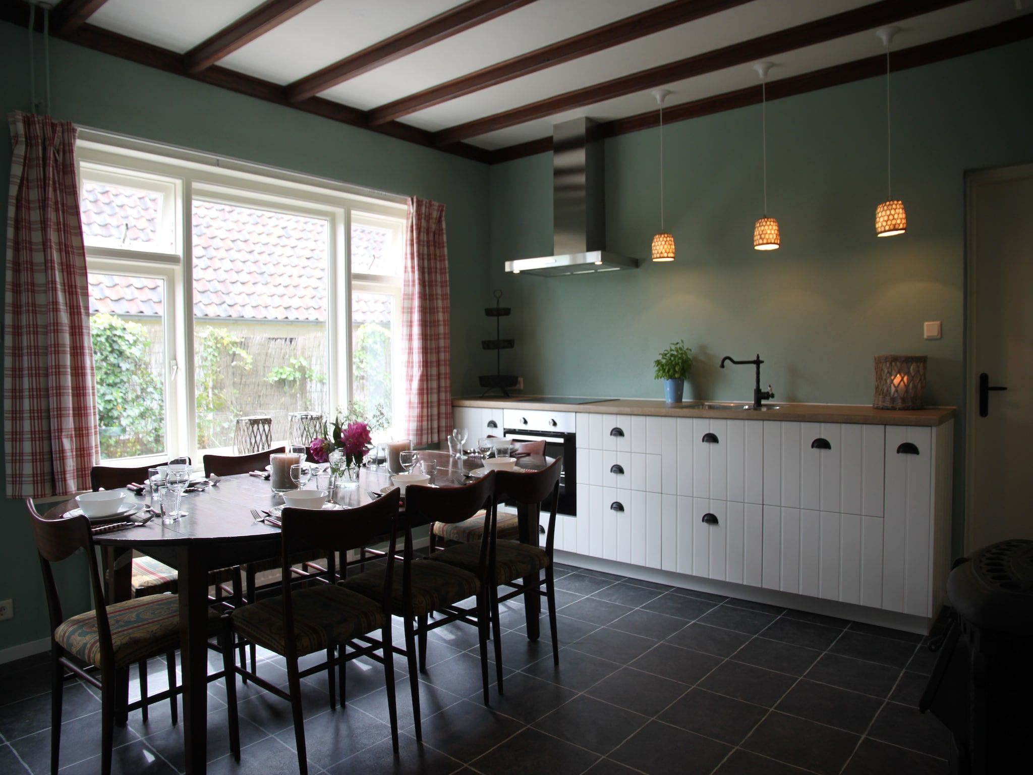 De eetkamer van Hofstede Groot Blankenstein in Doorn