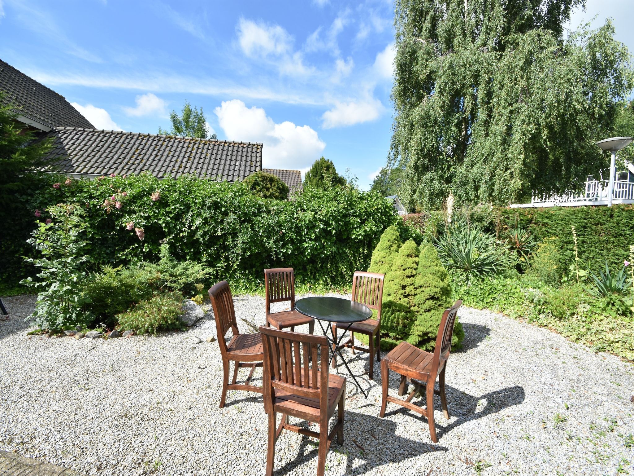 Het terras van Het Mosselhuys in Bruinisse