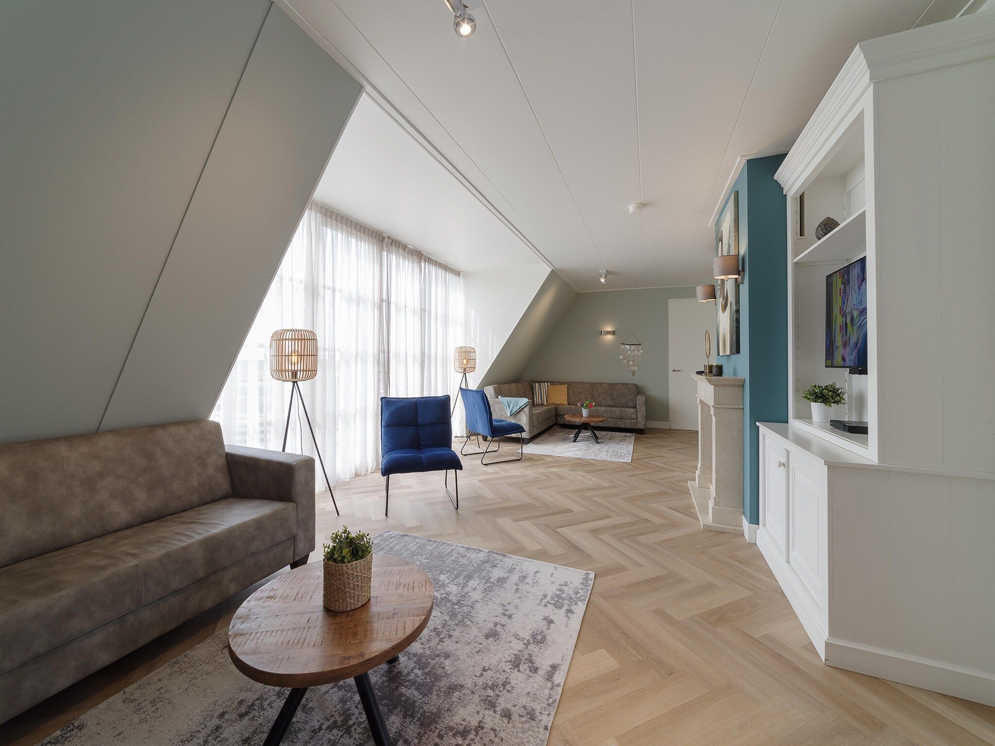 De woonkamer van Luxe Beveland met zwembad  sauna in Colijnsplaat