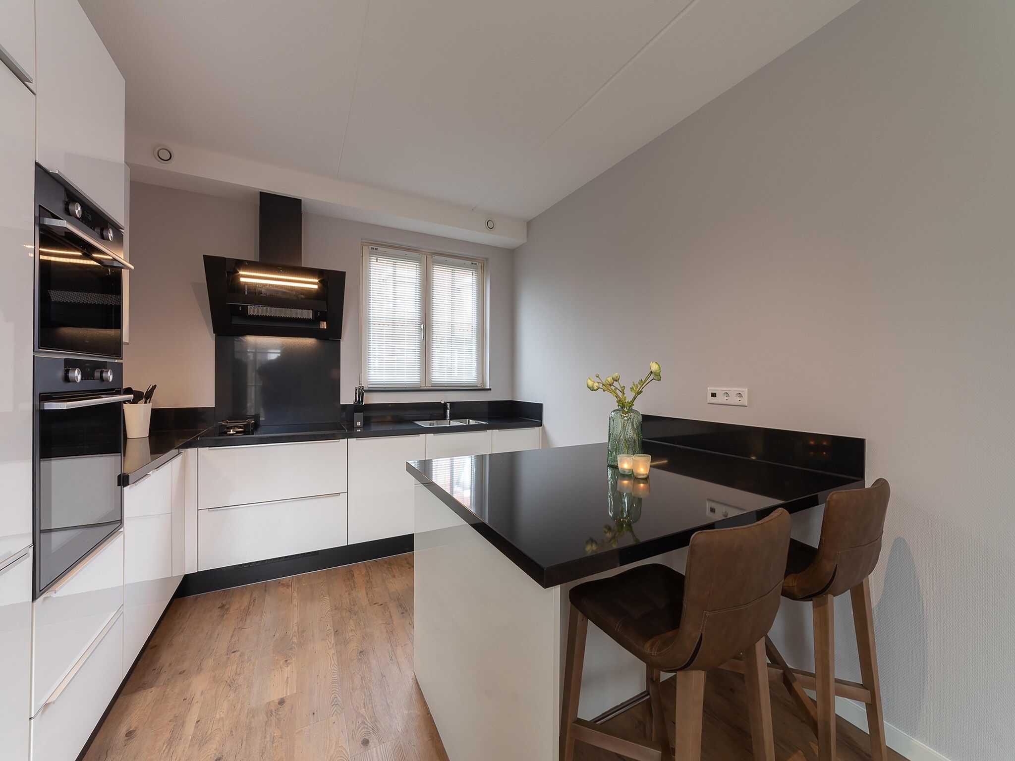 De keuken van Zeeuwse Pracht Kindervilla in Colijnsplaat