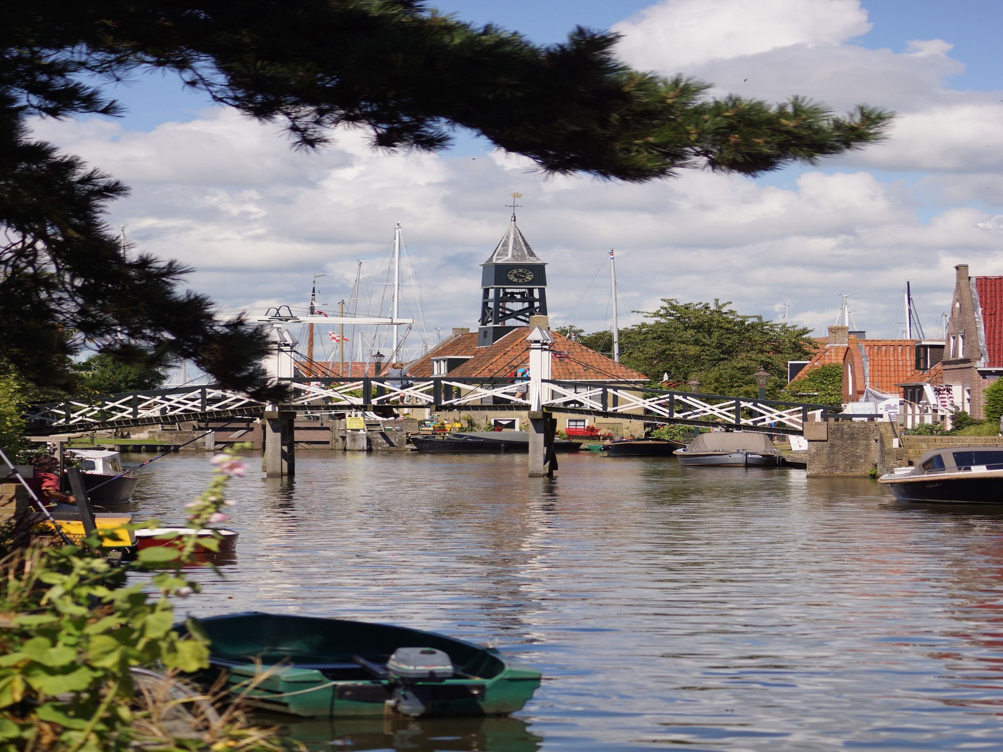 De buitenkant van Skippers Inn in Hindeloopen