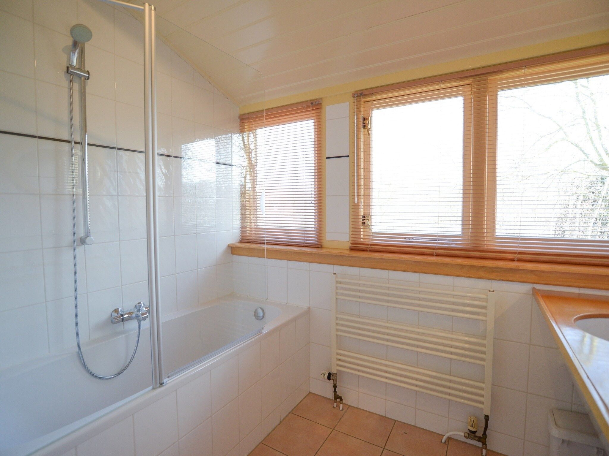 De badkamer van De Kerkuil in De Cocksdorp-Texel