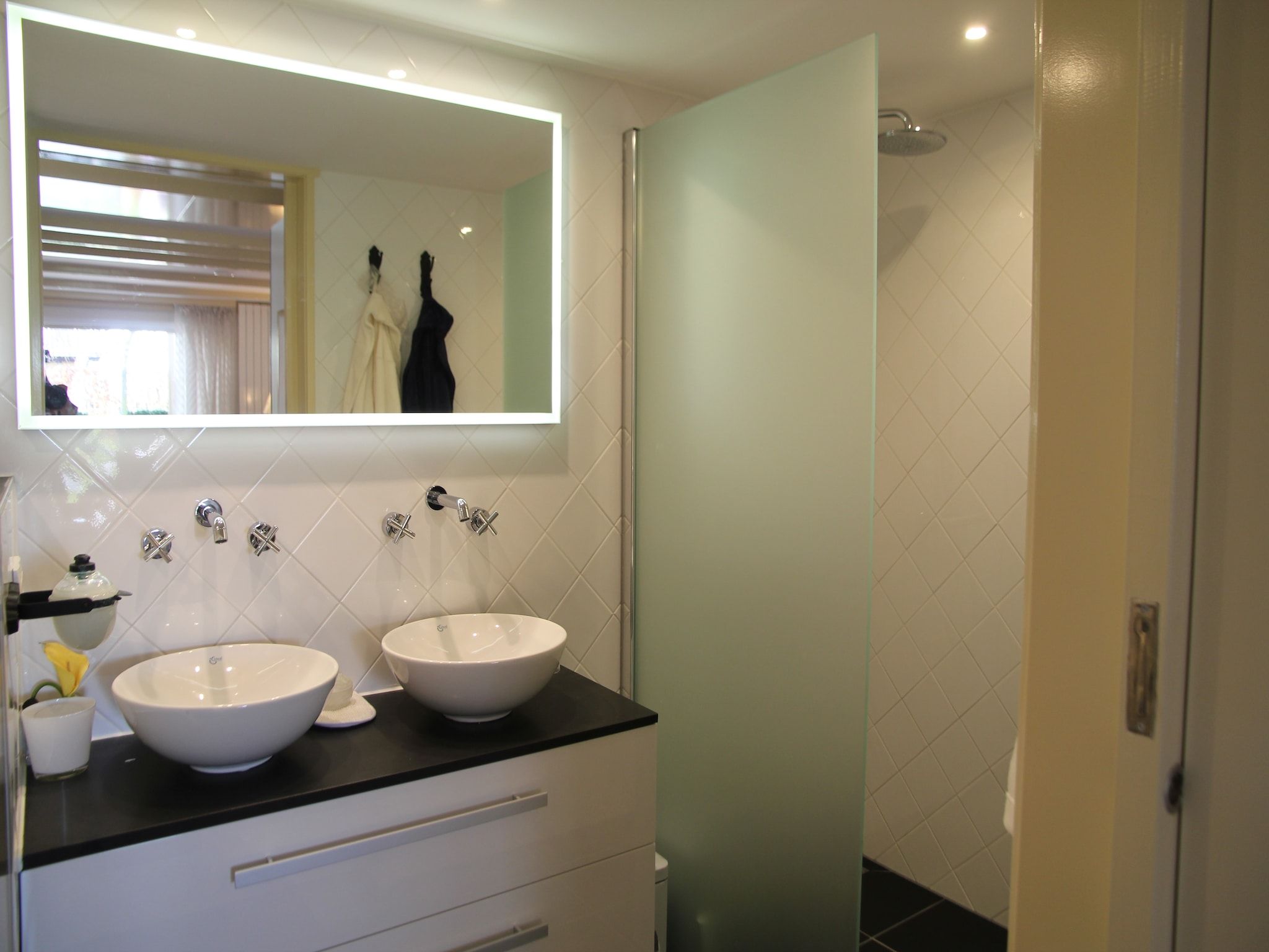 De badkamer van Romantisch Heiloo in Heiloo
