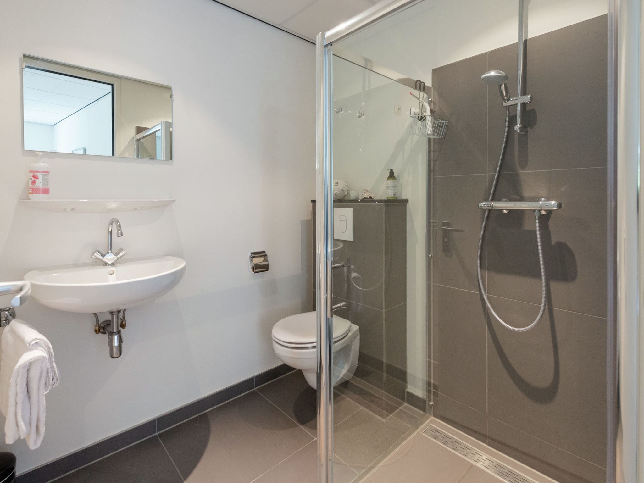 De badkamer van Hof van Craeck 6 pers in Bergen