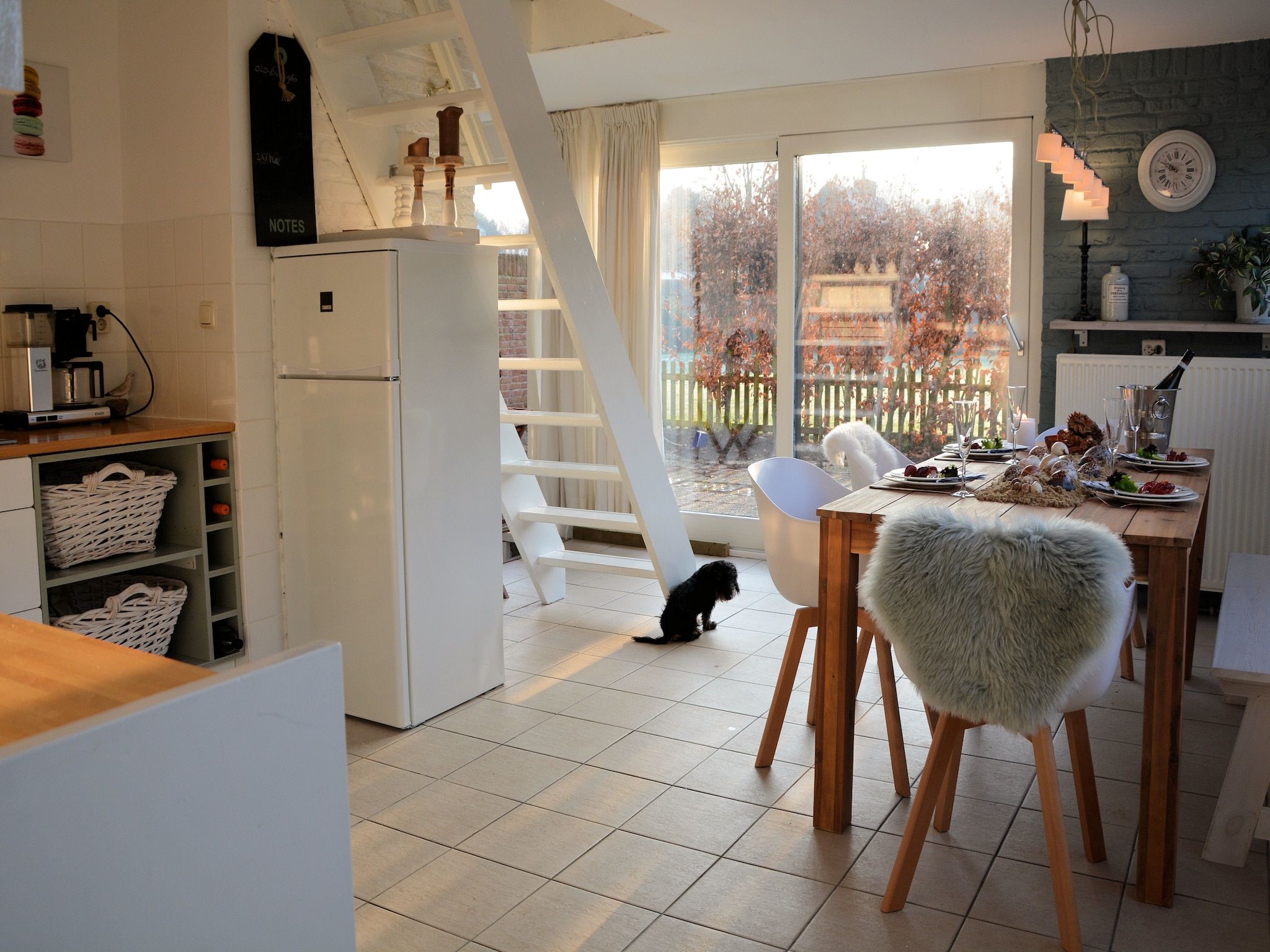 De eetkamer van Shelley Beach House in Noordwijkerhout