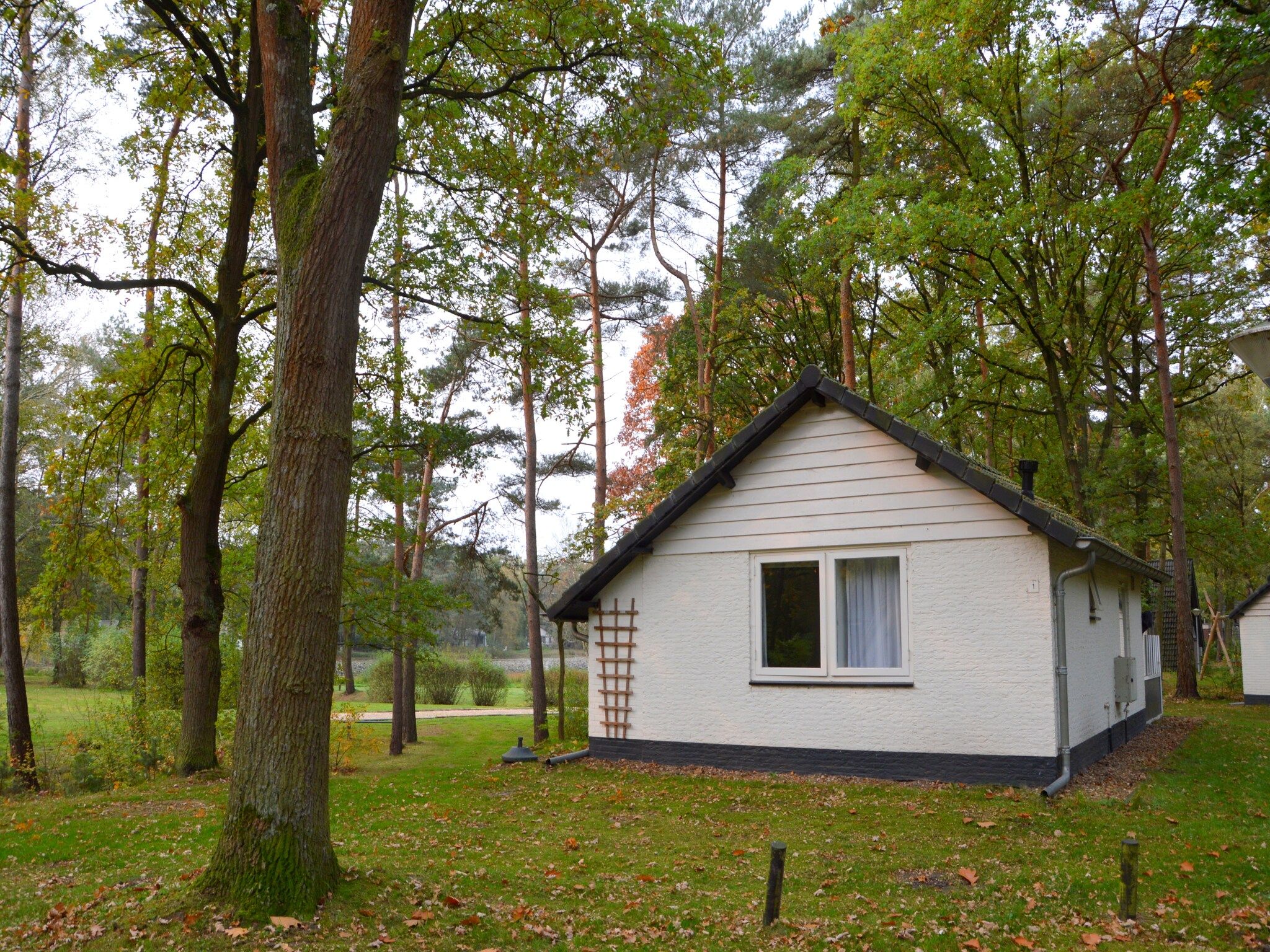 De buitenkant van Bungalow nummer 1 in Stramproy