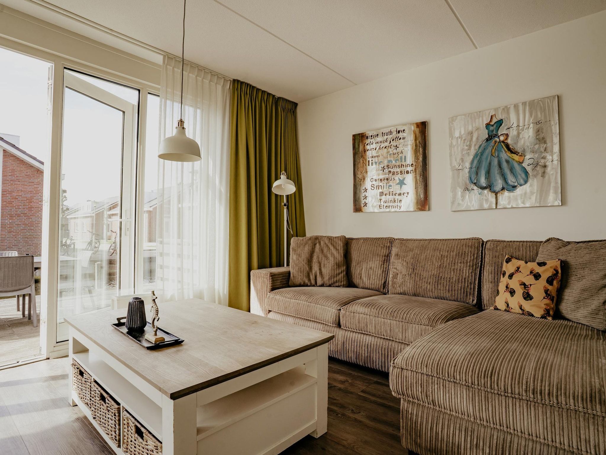 De woonkamer van Waterpark de Meerparel 8 in Uitgeest