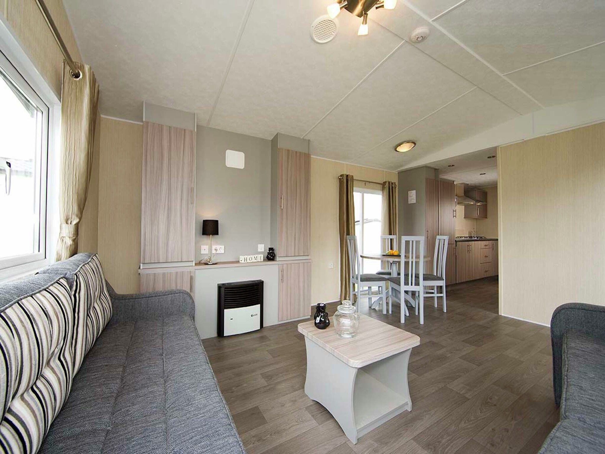 De woonkamer van Vakantiepark Mölke 10 in Zuna