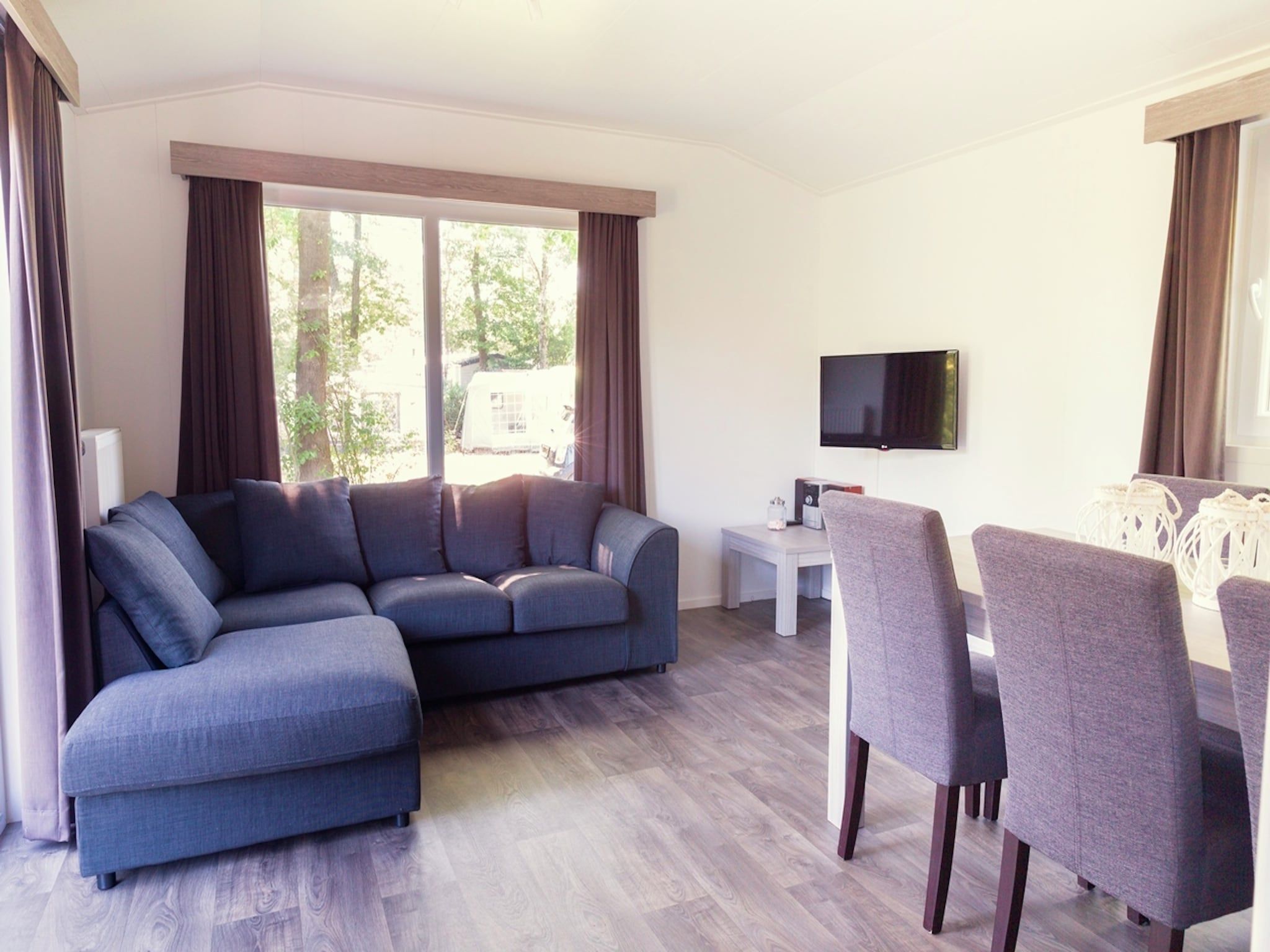 De woonkamer van Vakantiepark Mölke 11 in Zuna