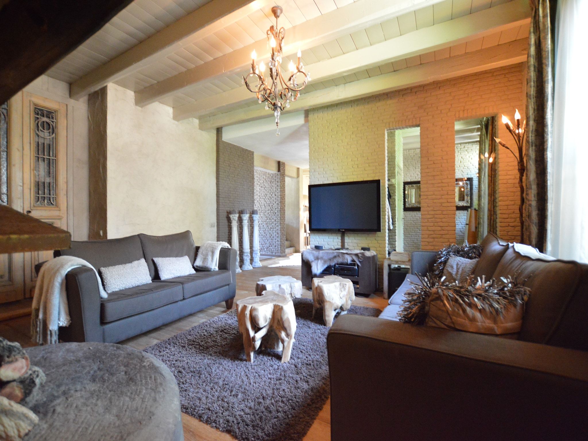 De woonkamer van La Grande Maison Douce in Alphen