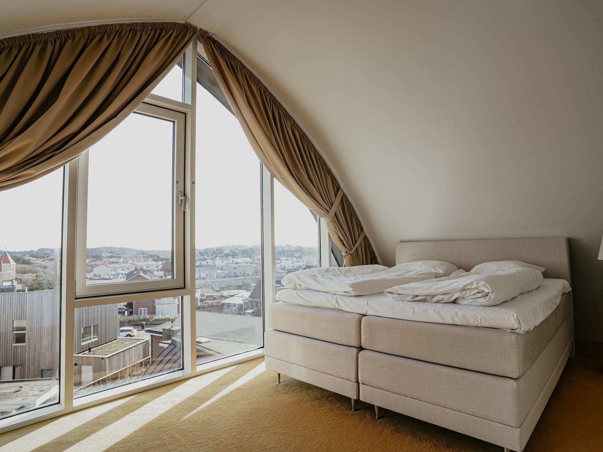 Een slaapkamer van De ZeeParel Pink Shrimp in Egmond aan zee