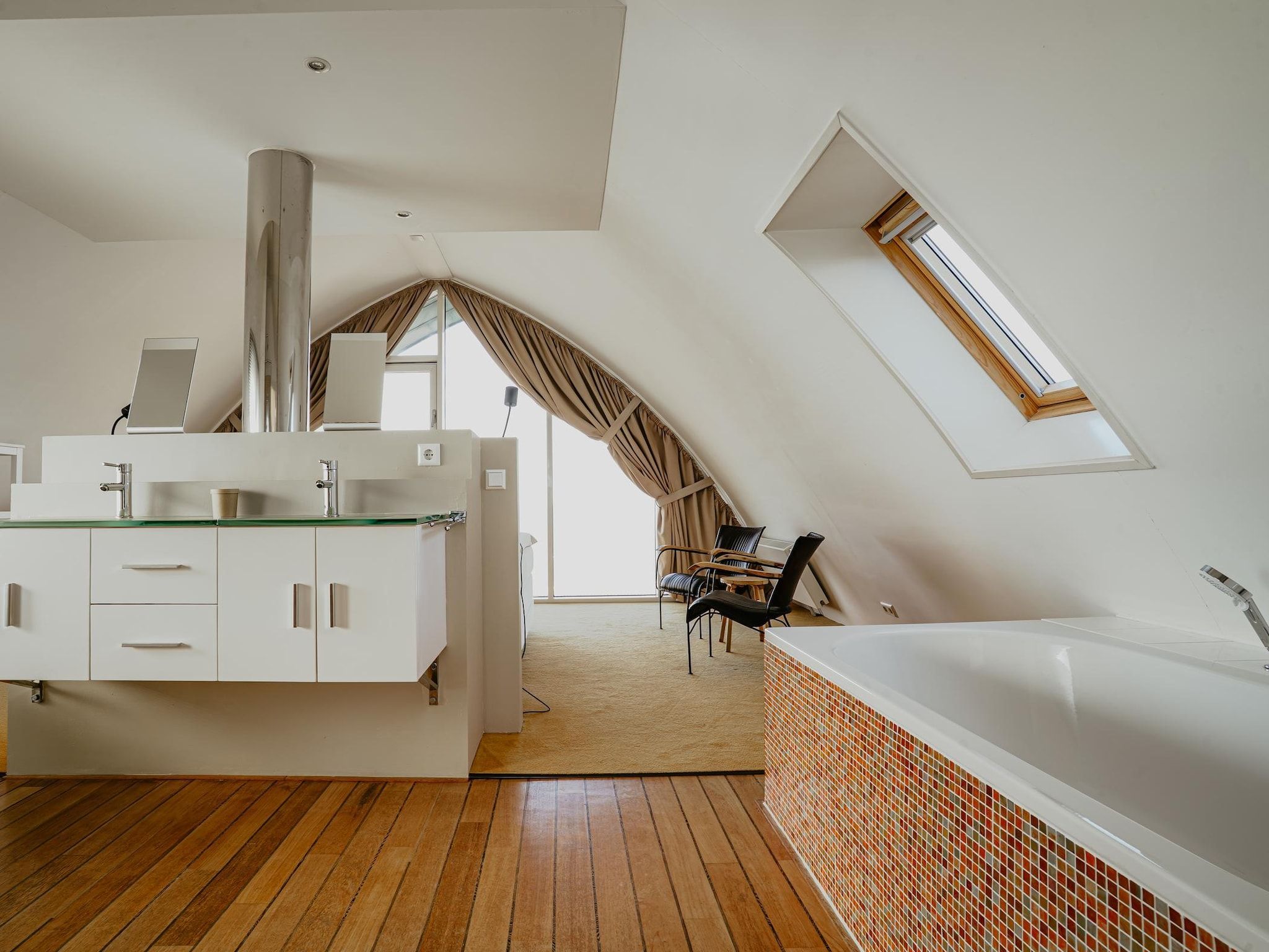 De badkamer van De ZeeParel Pink Shrimp in Egmond aan zee