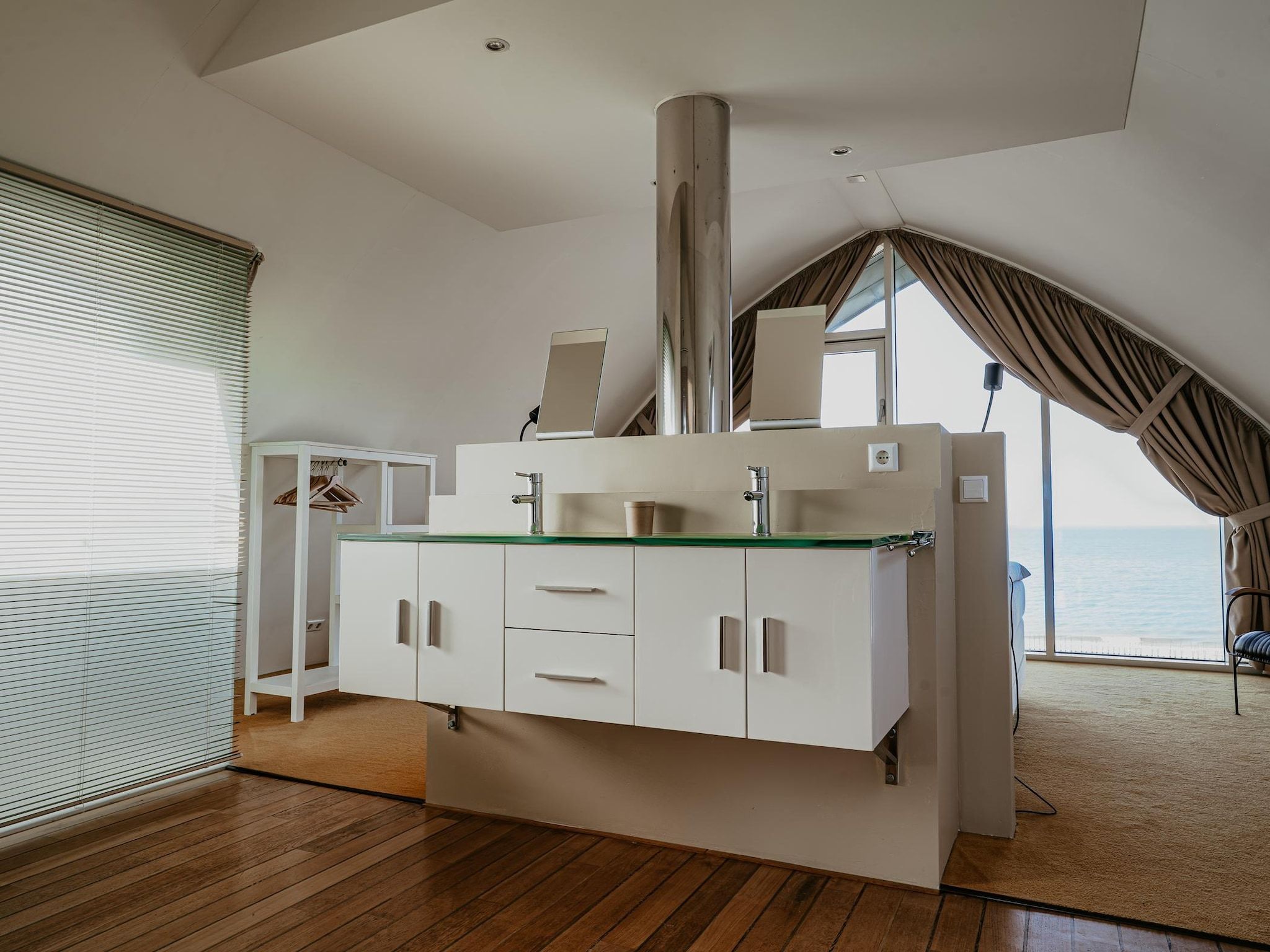 De badkamer van De ZeeParel Pink Shrimp in Egmond aan zee