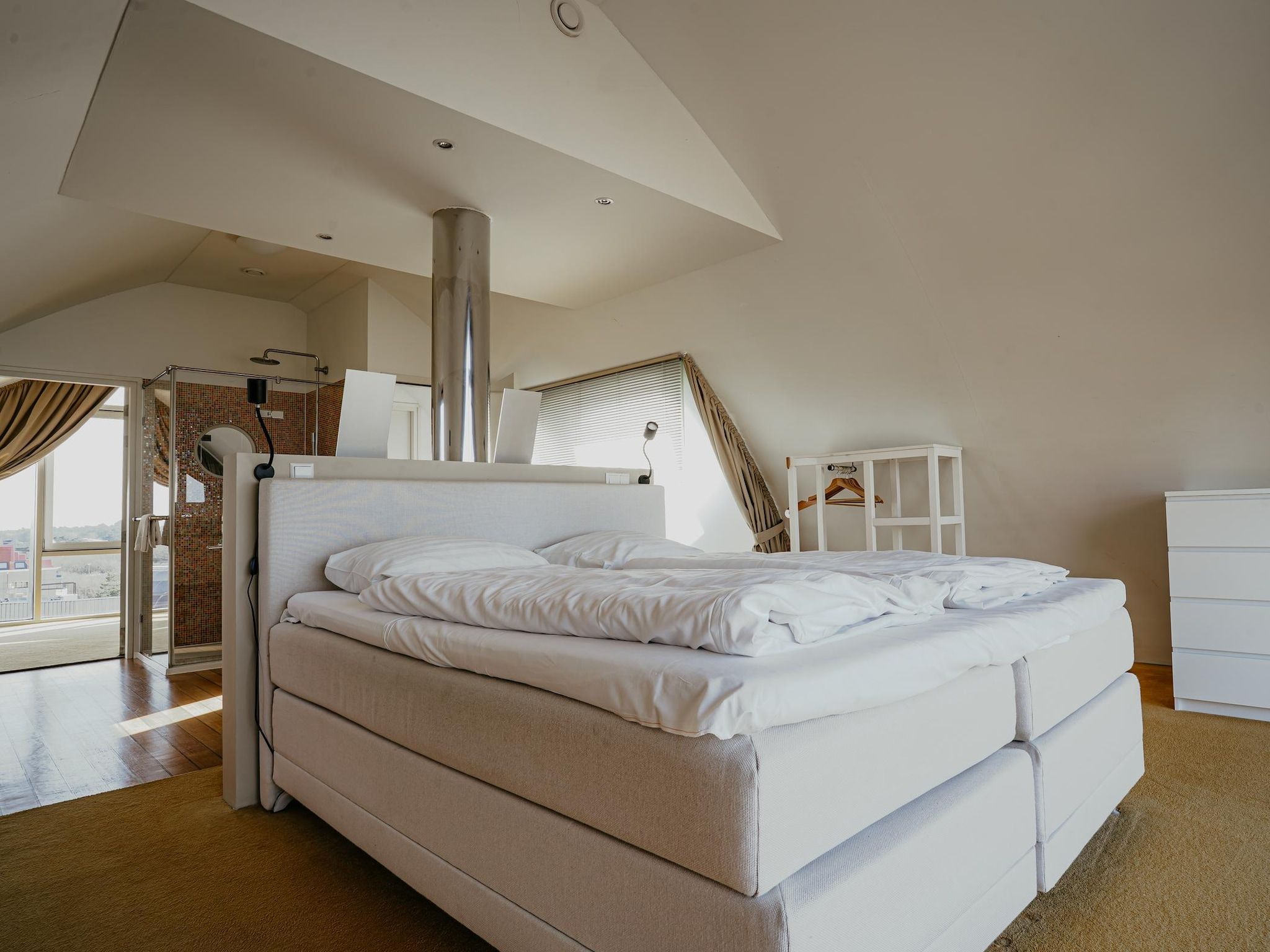 Een slaapkamer van De ZeeParel Pink Shrimp in Egmond aan zee