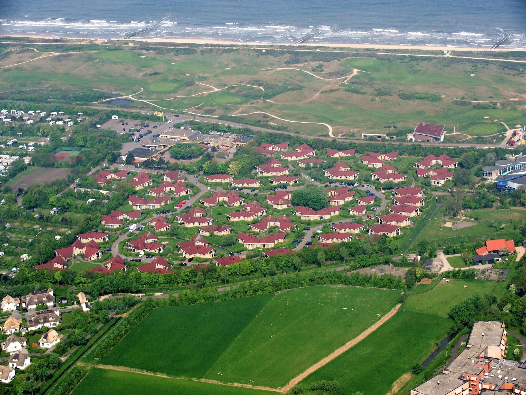 De buitenkant van Vakantiepark Hof Domburg 11 in Domburg