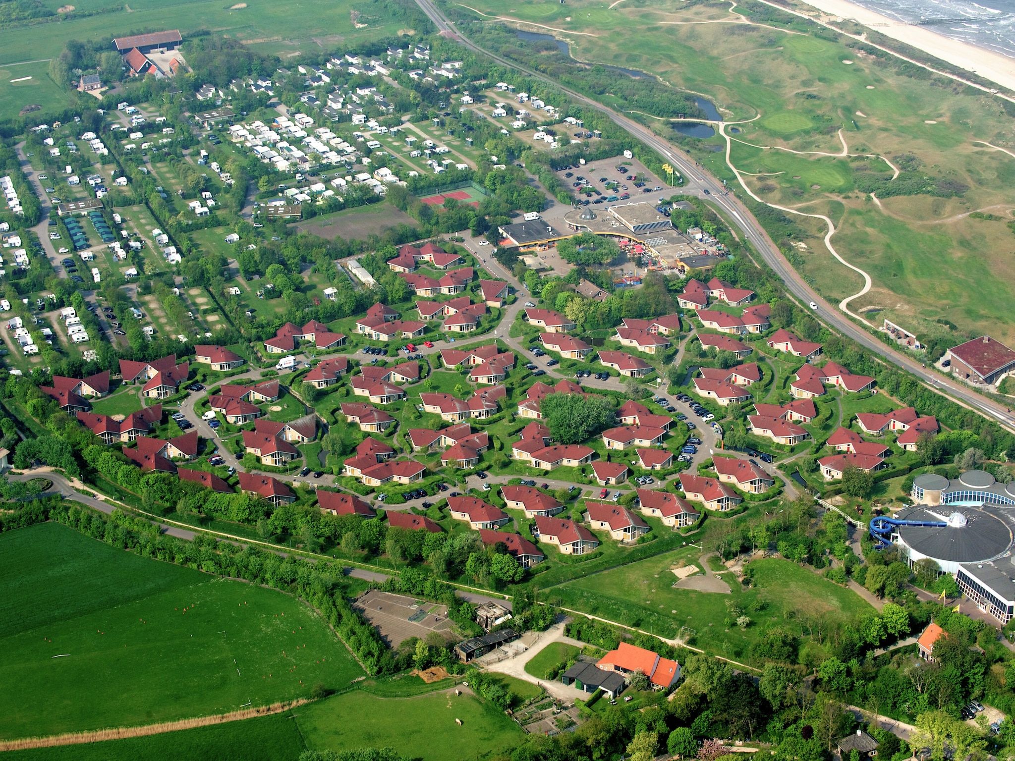 De buitenkant van Vakantiepark Hof Domburg 11 in Domburg