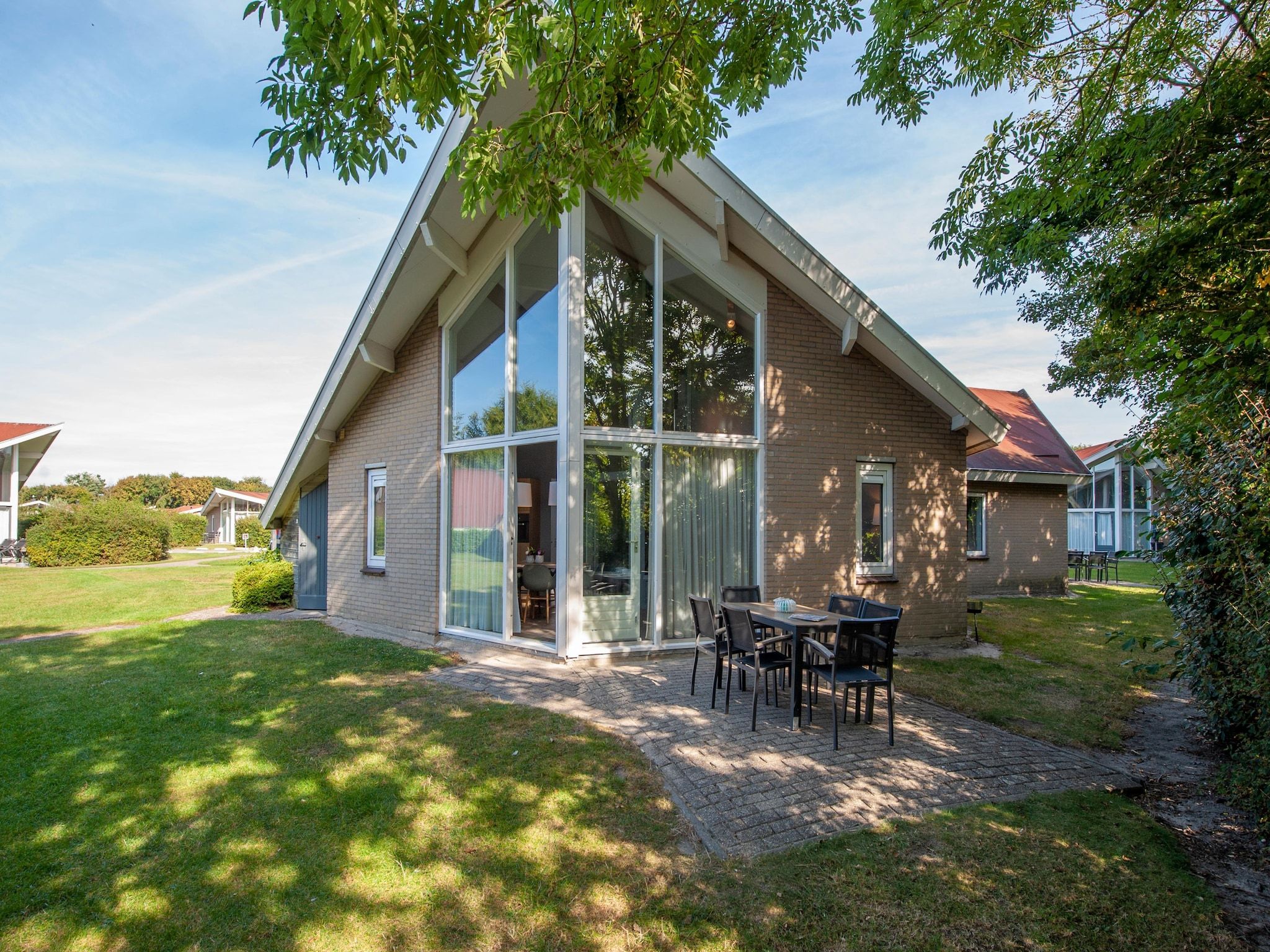De buitenkant van Vakantiepark Hof Domburg 10 in Domburg