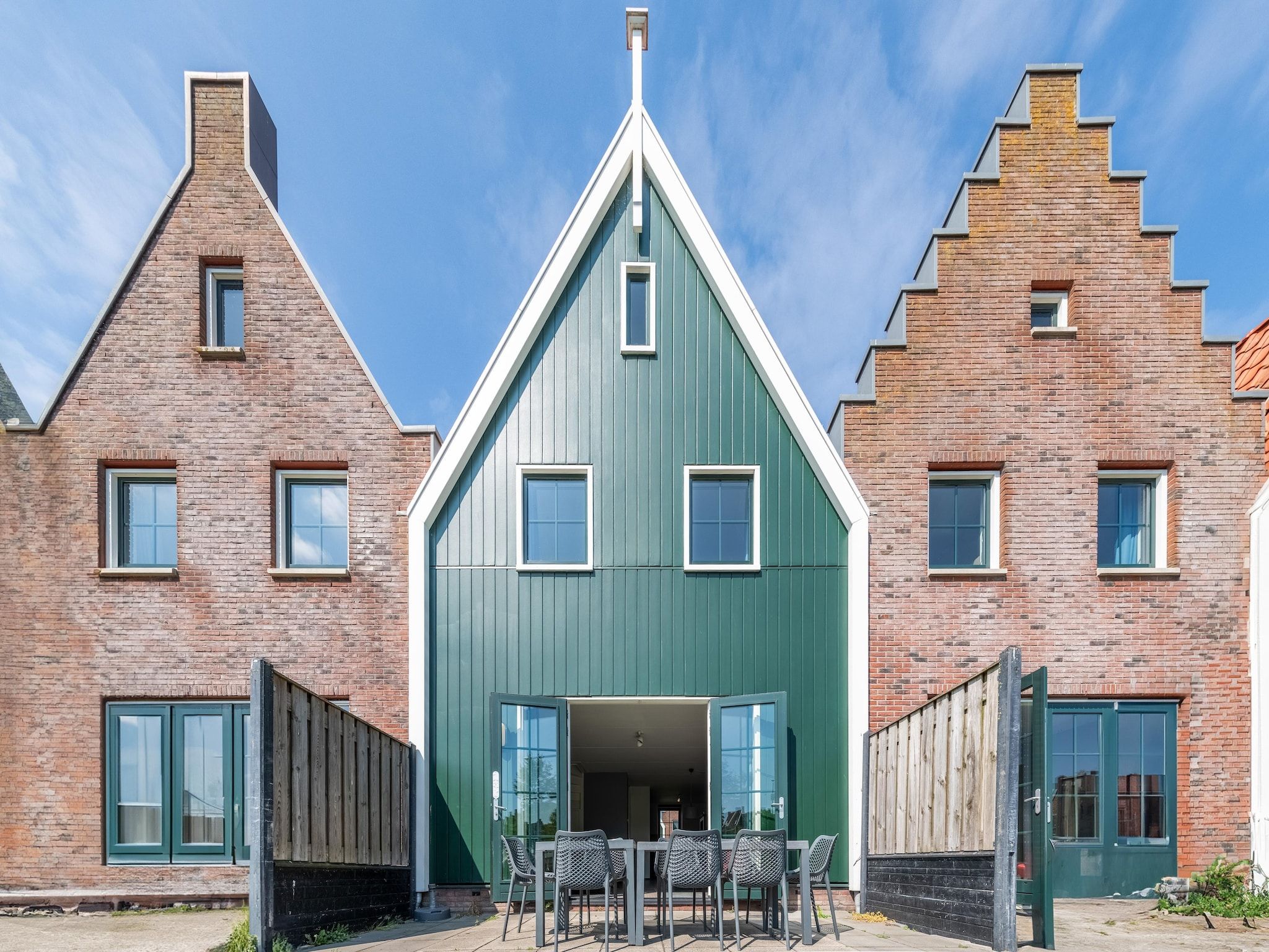 De buitenkant van Marinapark Volendam 4 in Volendam
