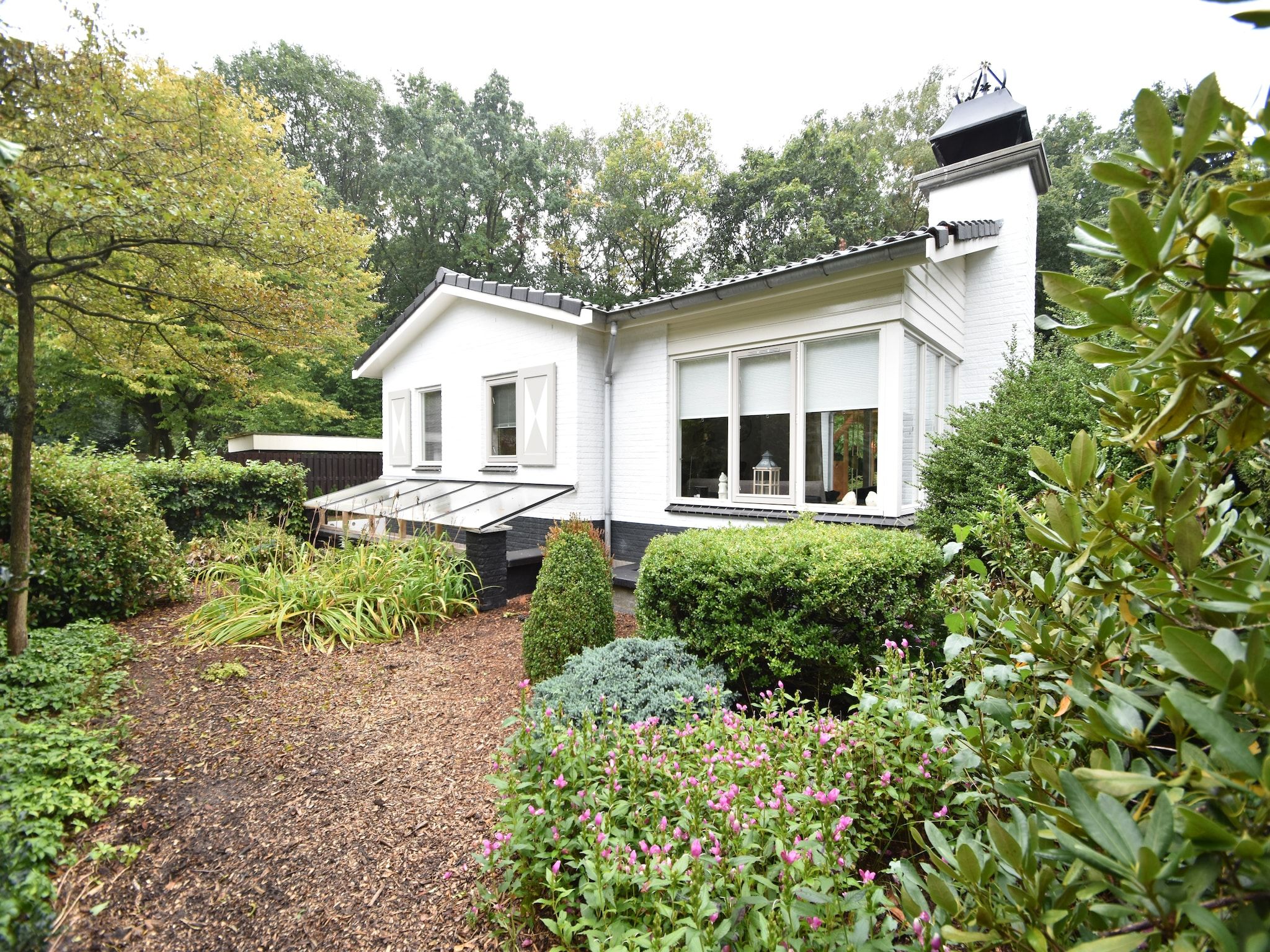 De buitenkant van 't Woudhuis in Holten