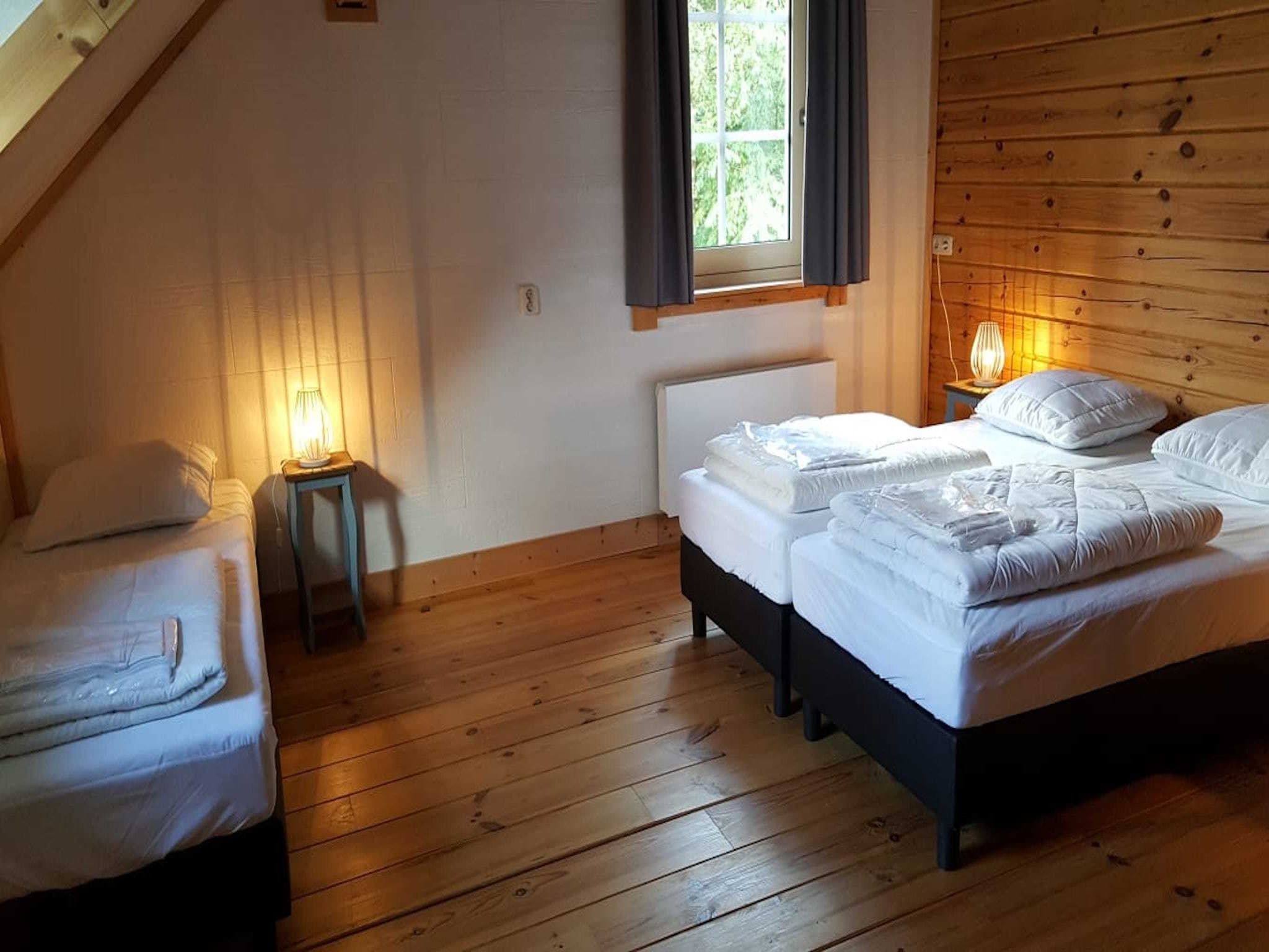 Een slaapkamer van Vakantiepark De Rimboe & De Woeste Hoogte 1 in Hoenderloo
