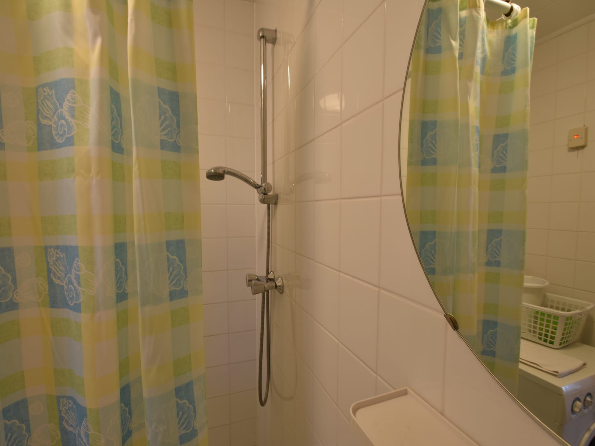 De badkamer van Huize Glory Tijgeroog in Bergen aan Zee