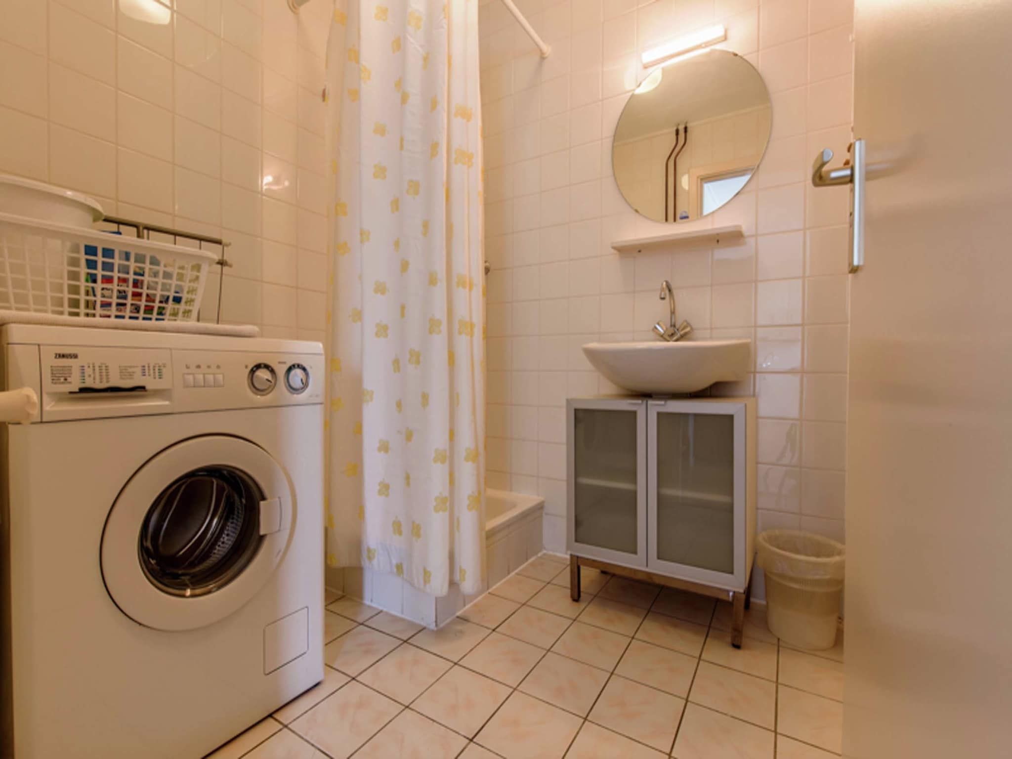 De badkamer van Huize Glory Tijgeroog in Bergen aan Zee