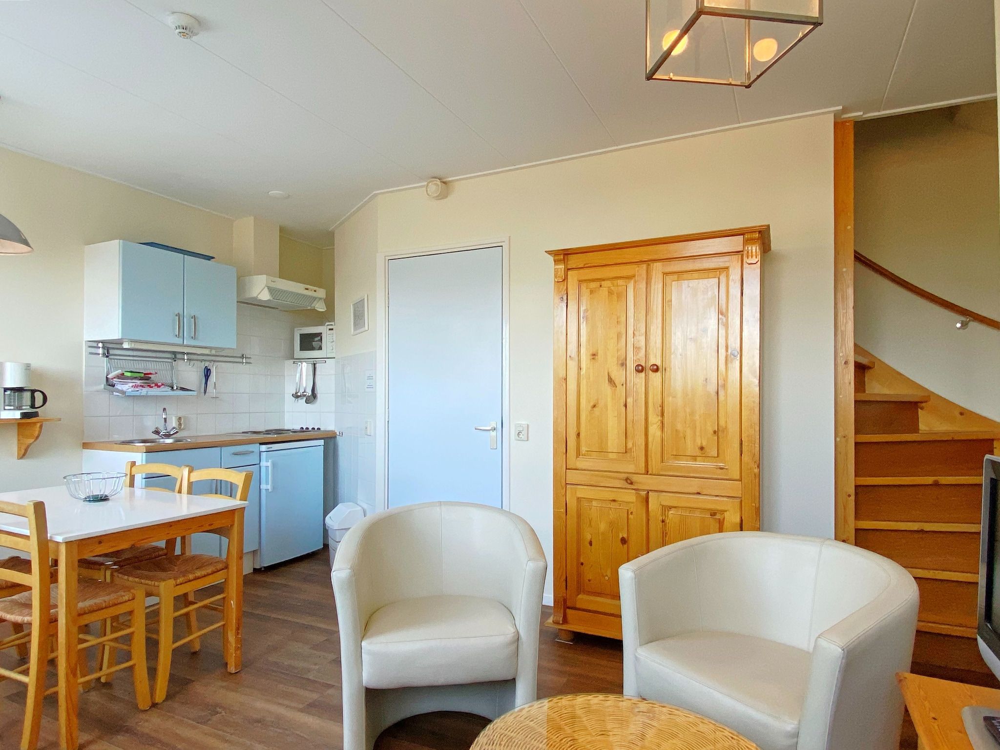De eetkamer van Huize Glory Tijgeroog in Bergen aan Zee