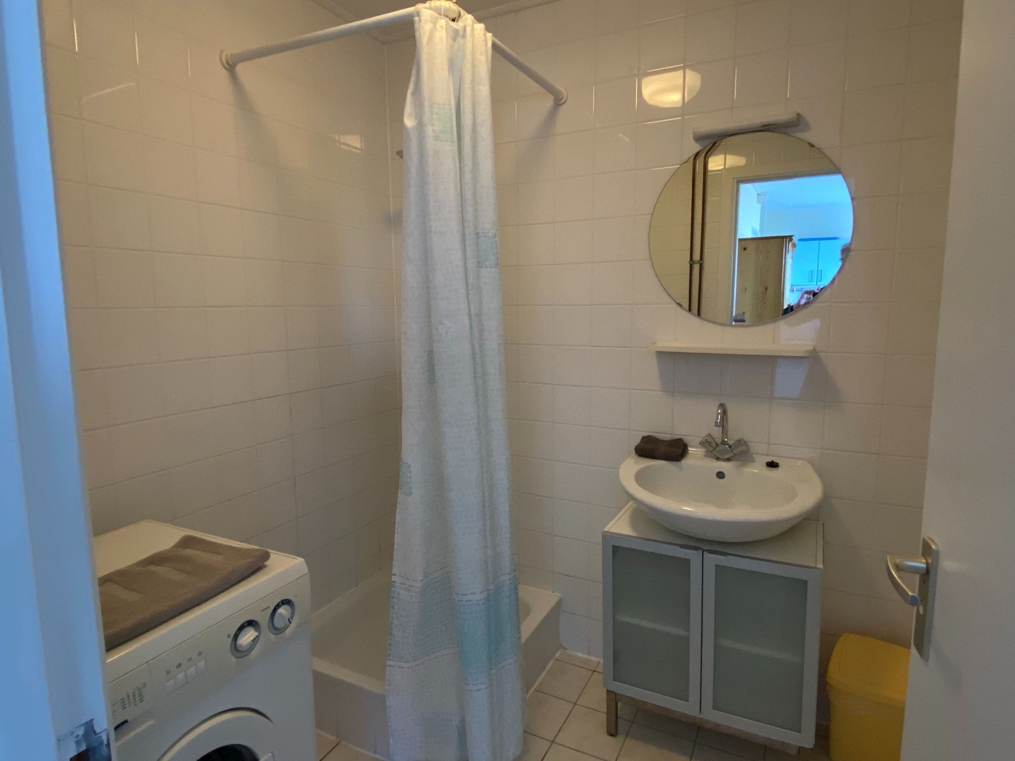 De badkamer van Huize Glory Tijgeroog in Bergen aan Zee