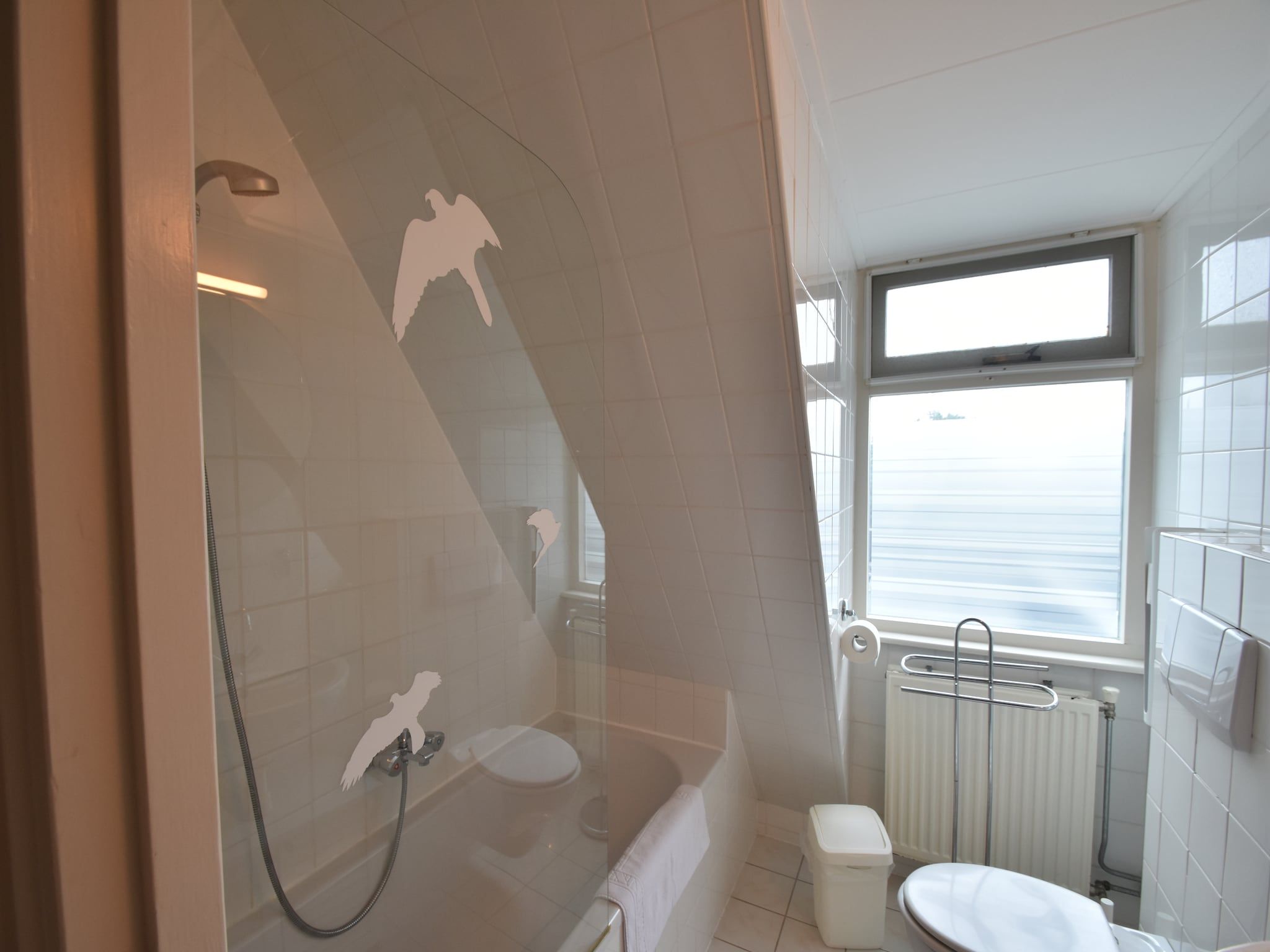 De badkamer van Huize Glory Topaas in Bergen aan Zee