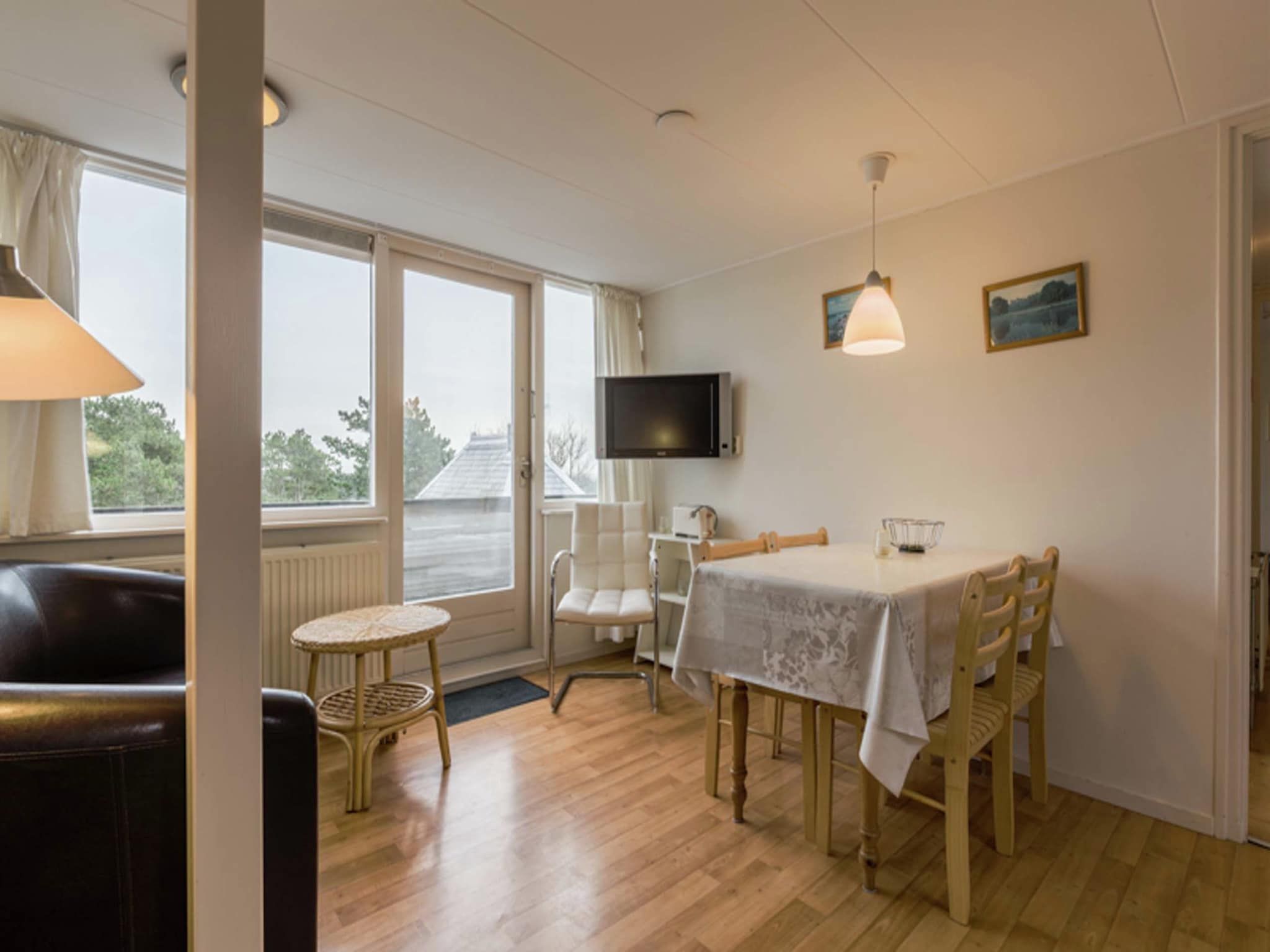 De woonkamer van Huize Glory Topaas in Bergen aan Zee
