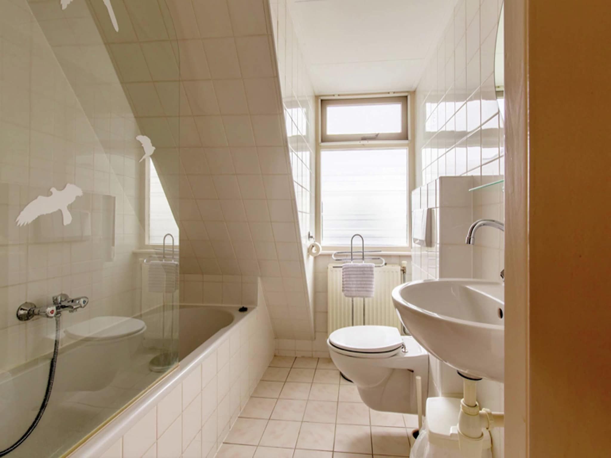 De badkamer van Huize Glory Topaas in Bergen aan Zee