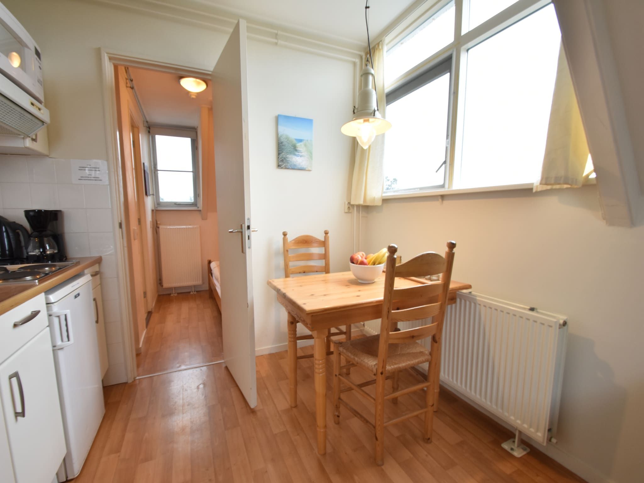 De eetkamer van Huize Glory Smaragd in Bergen aan Zee