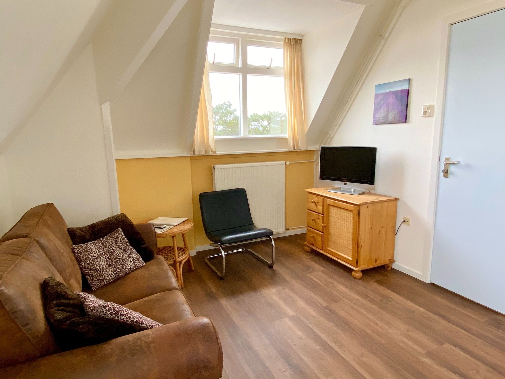 De woonkamer van Huize Glory Smaragd in Bergen aan Zee