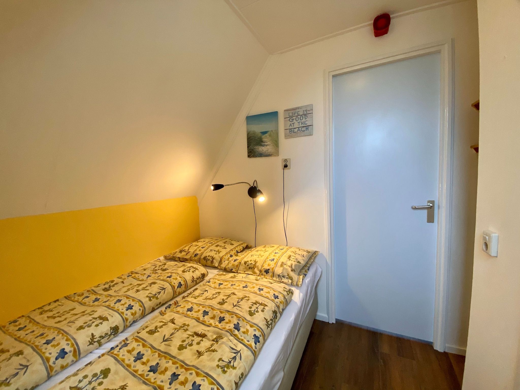 Een slaapkamer van Huize Glory Smaragd in Bergen aan Zee