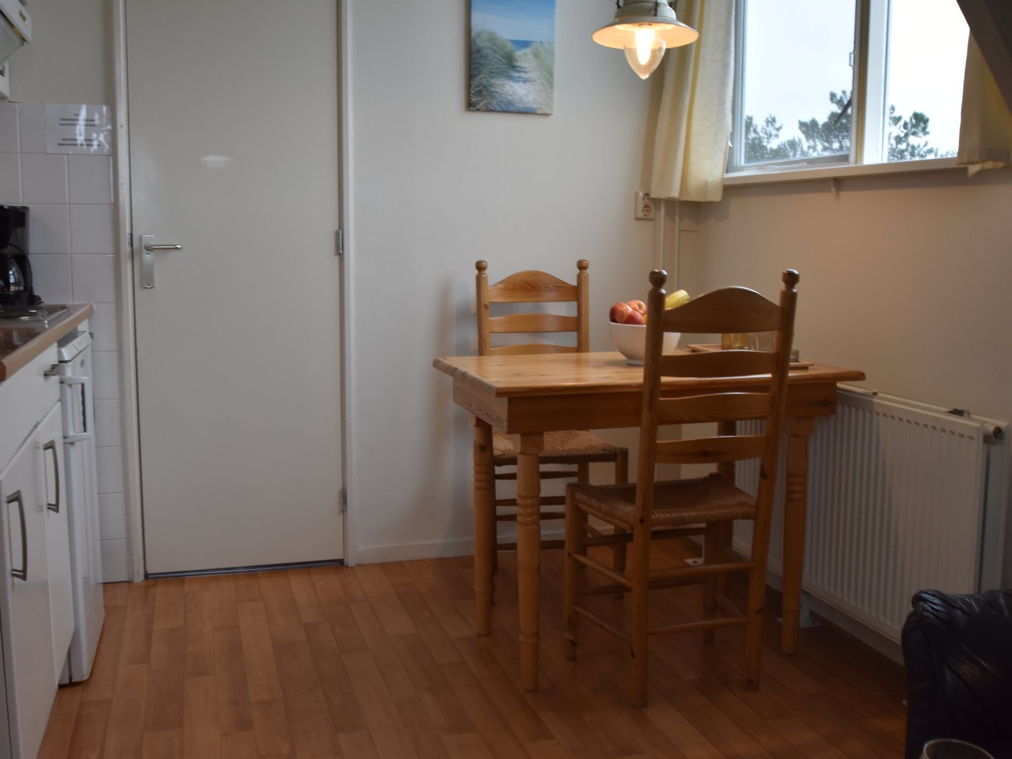 De eetkamer van Huize Glory Jade in Bergen aan zee