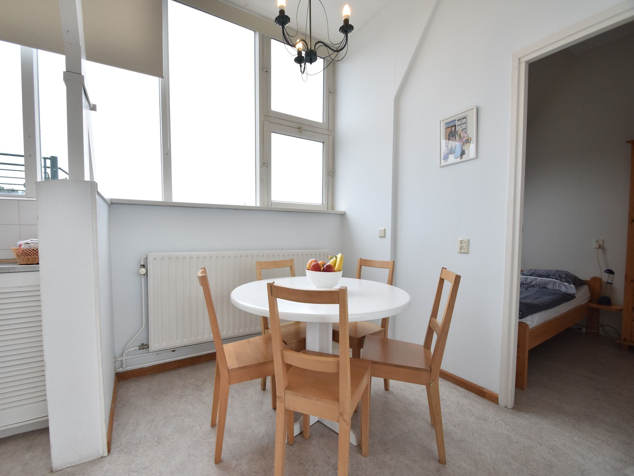 De eetkamer van Huize Glory Jade in Bergen aan zee
