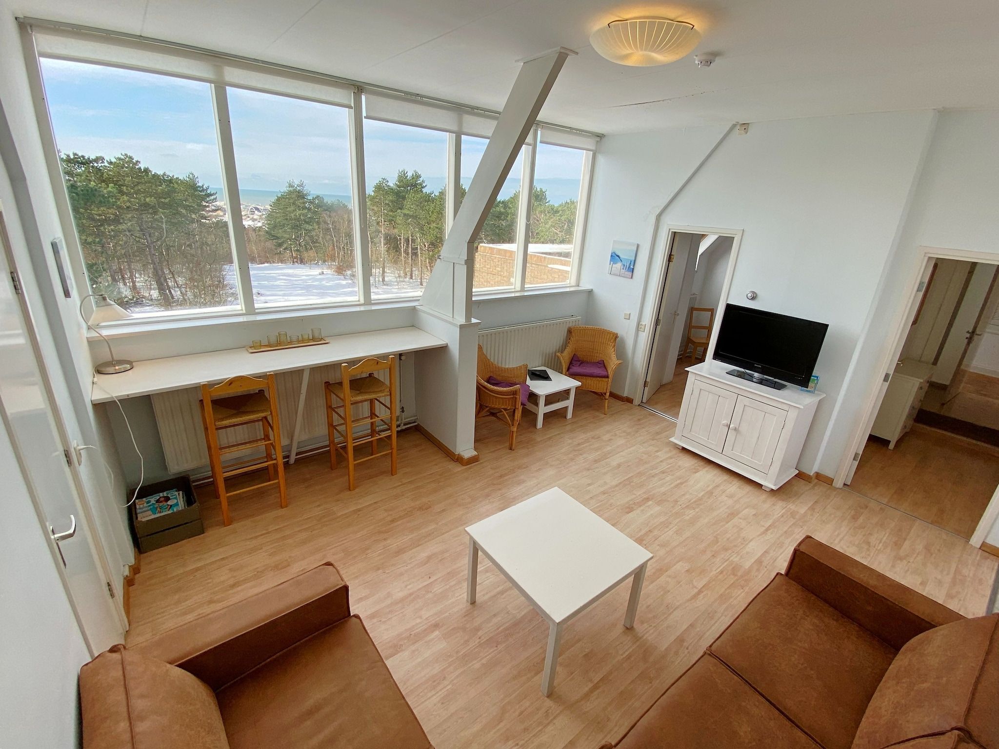 De woonkamer van Huize Glory Jade in Bergen aan zee