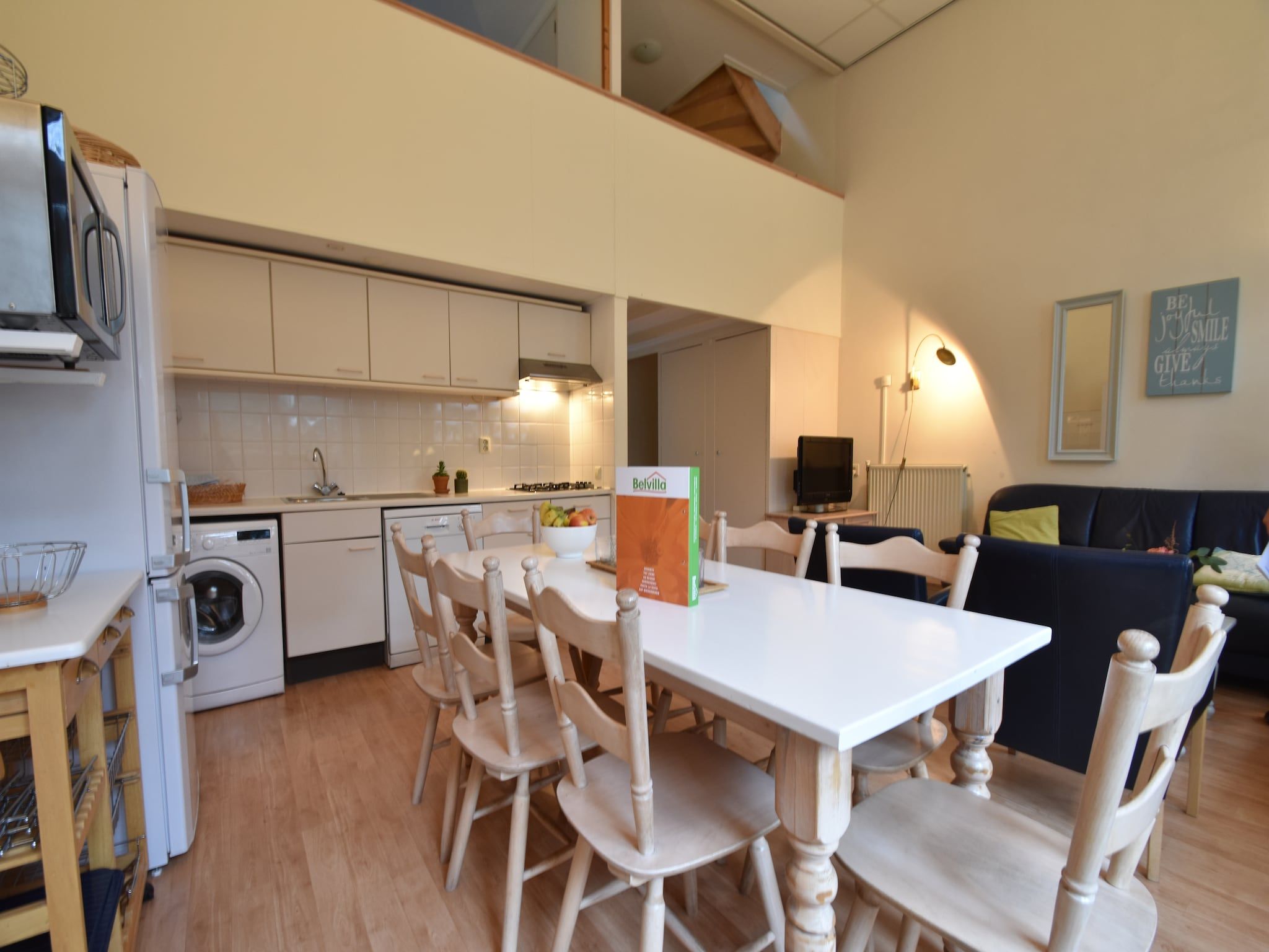 De eetkamer van Huize Glory Diamant in Bergen aan zee